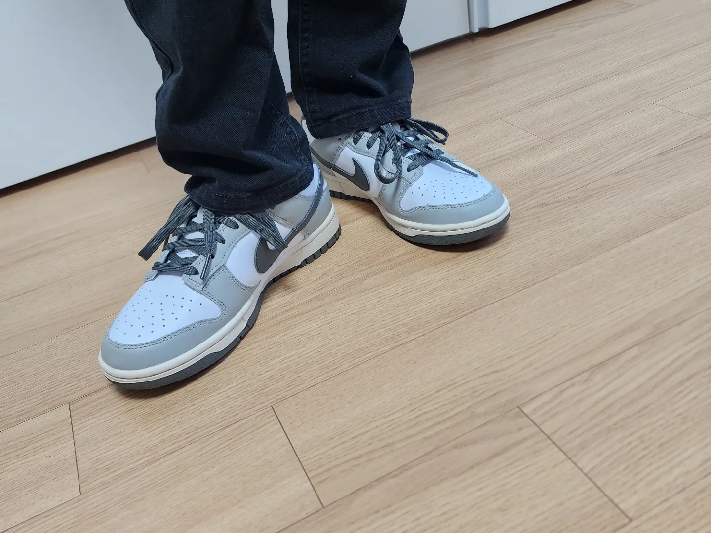 (W) Nike Dunk Low Light Smoke Grey 착용 스타일 - 2