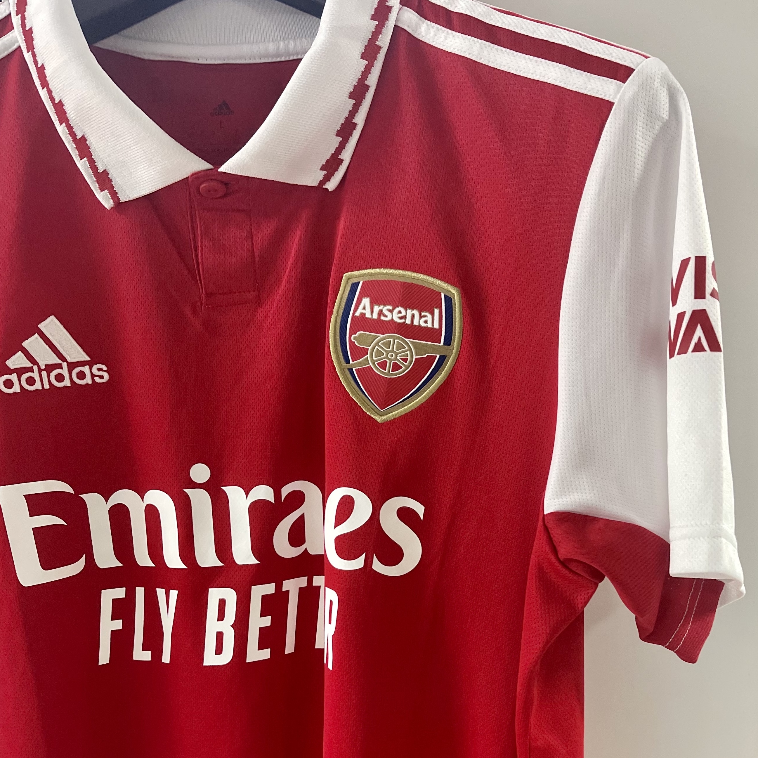 Adidas Arsenal 2022/23 Home Jersey Scarlet White - KR Sizing (Non Marking Ver.), Adidas Arsenal 2022/23 Home Jersey Scarlet White - US Sizing (Non Marking Ver.) 착용 스타일 - 1