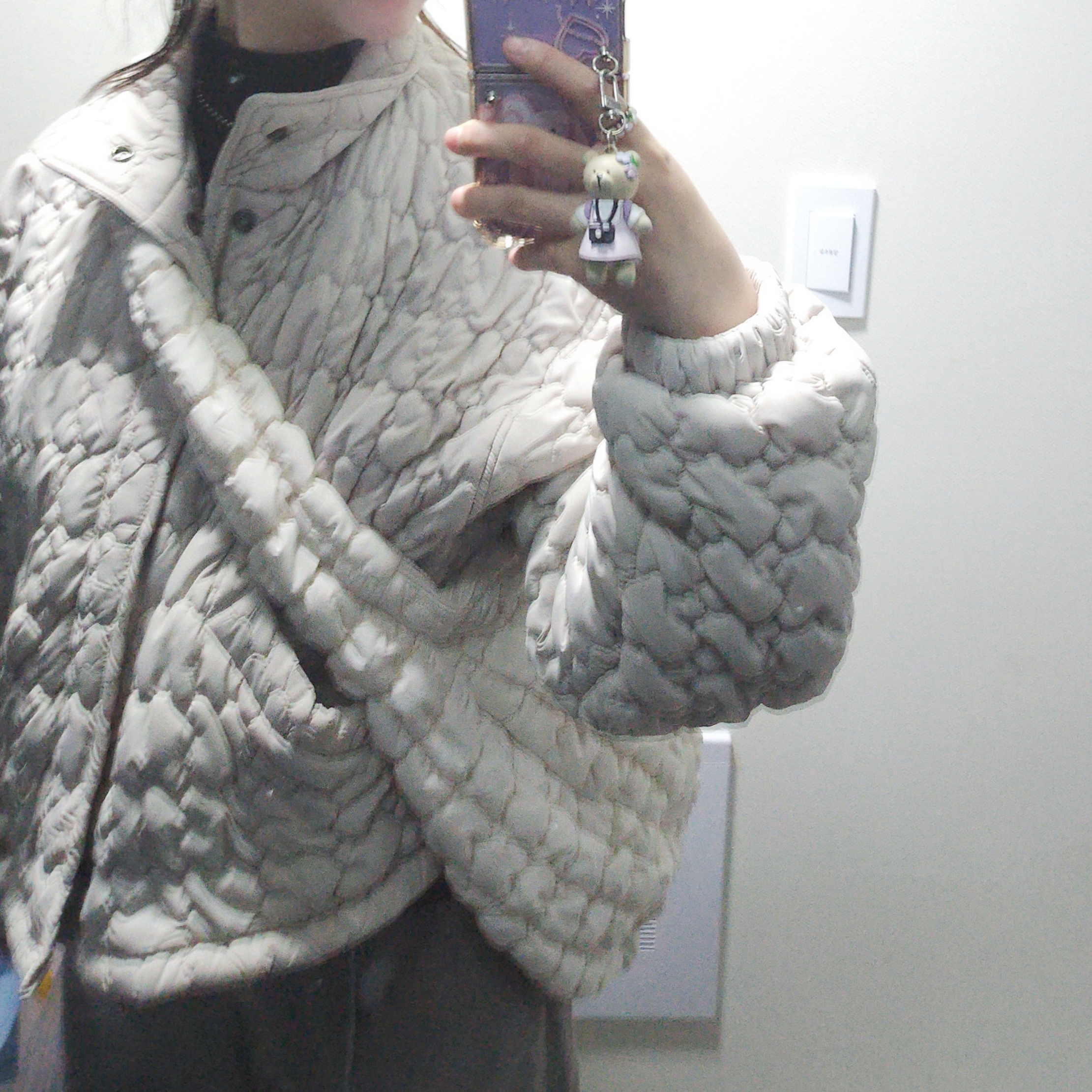 COS Quilted Oversized Shoulder Bag Off White Light Beige 착용 스타일