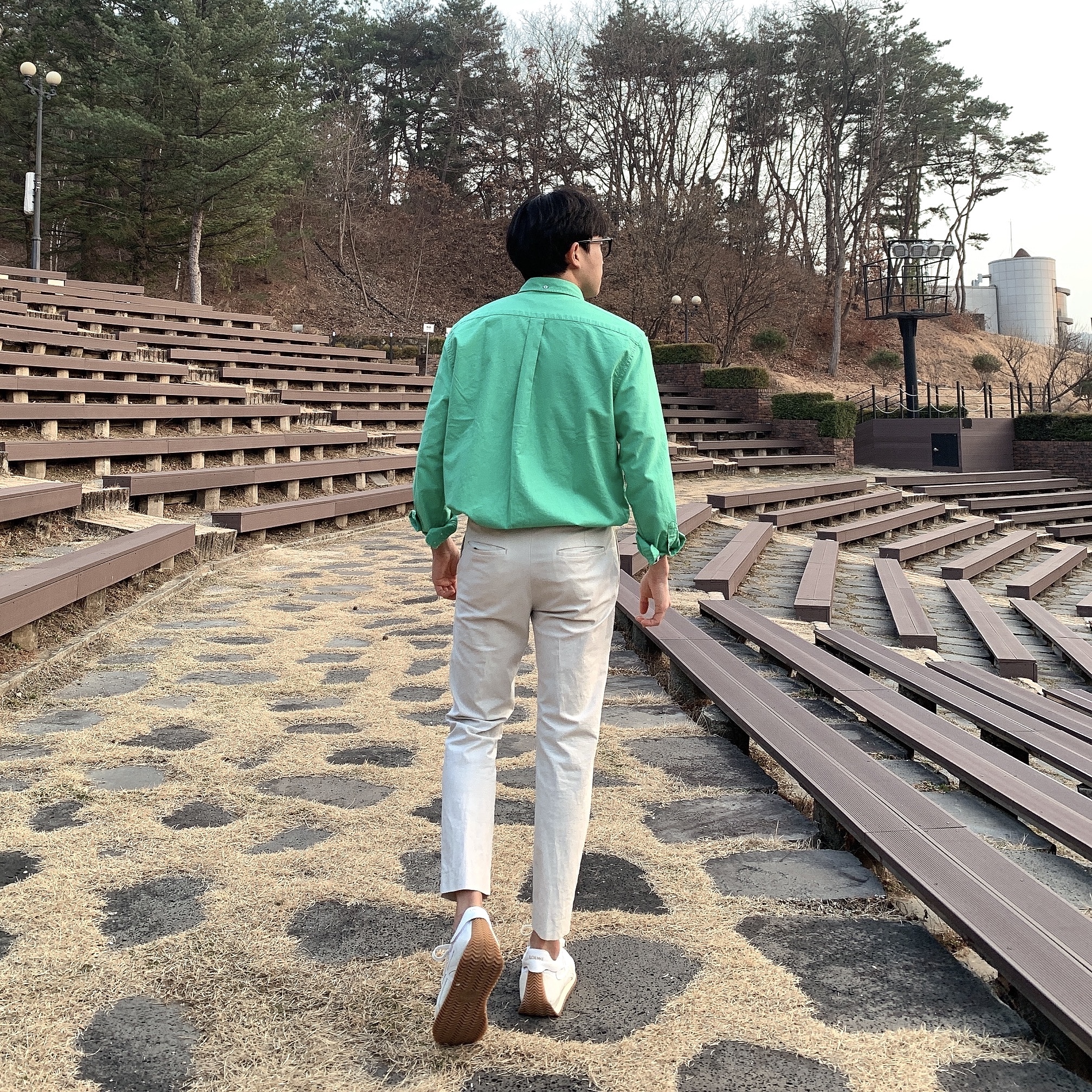 Loewe Flow Runner in Nylon and Suede White 착용 스타일 - 2