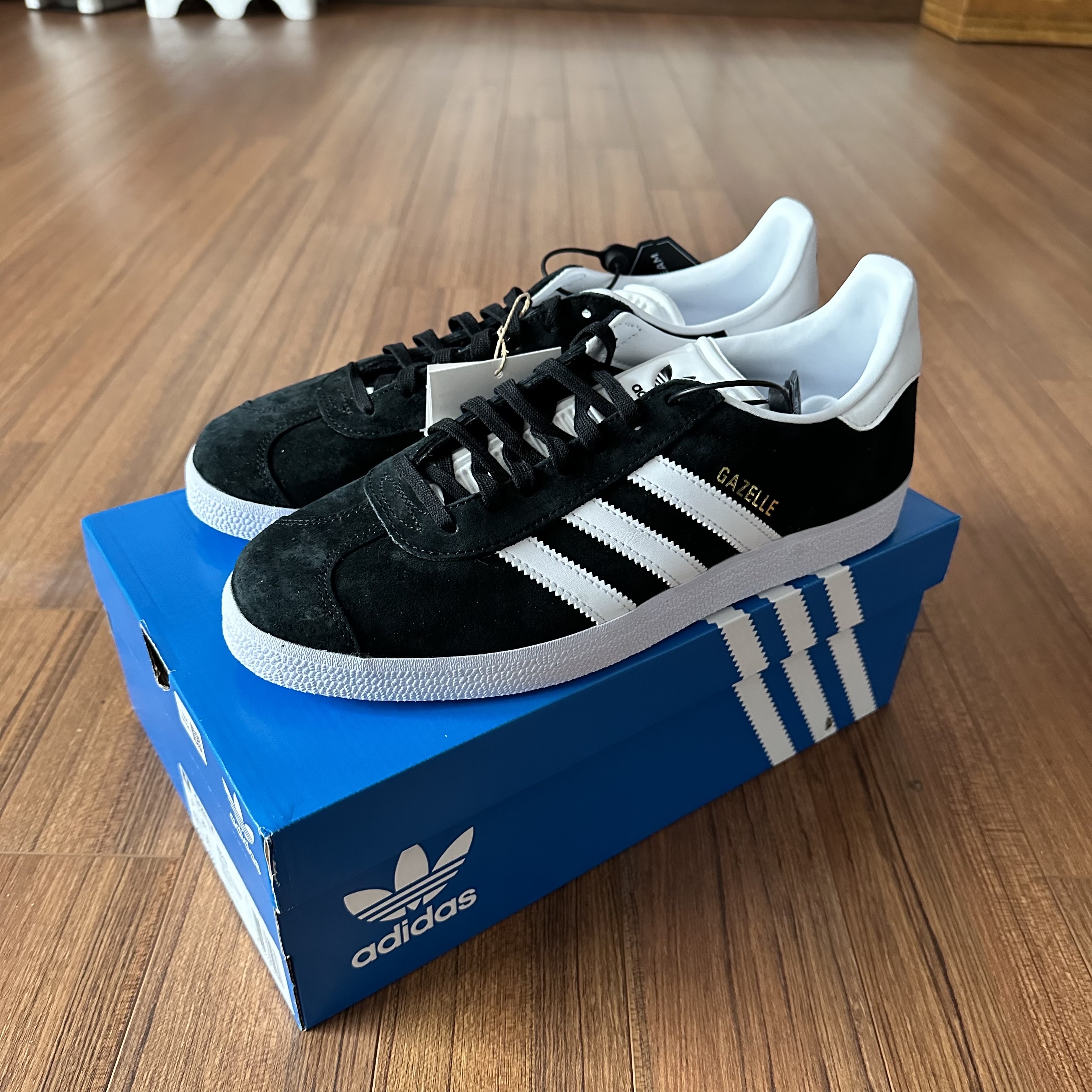 Adidas Gazelle Core Black White 착용 스타일