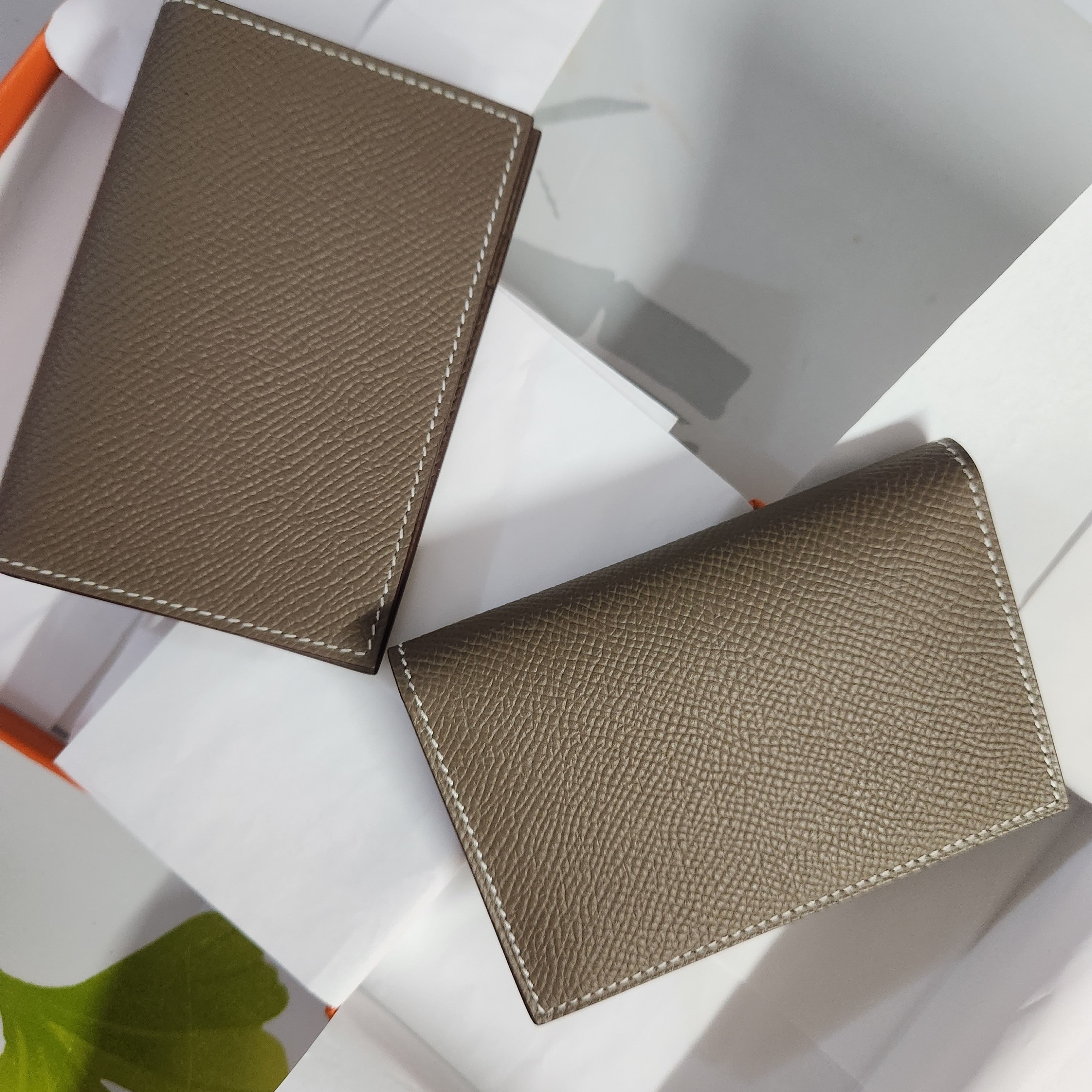 Hermes MC² Euclide Card Holder Epsom & Etoupe 착용 스타일