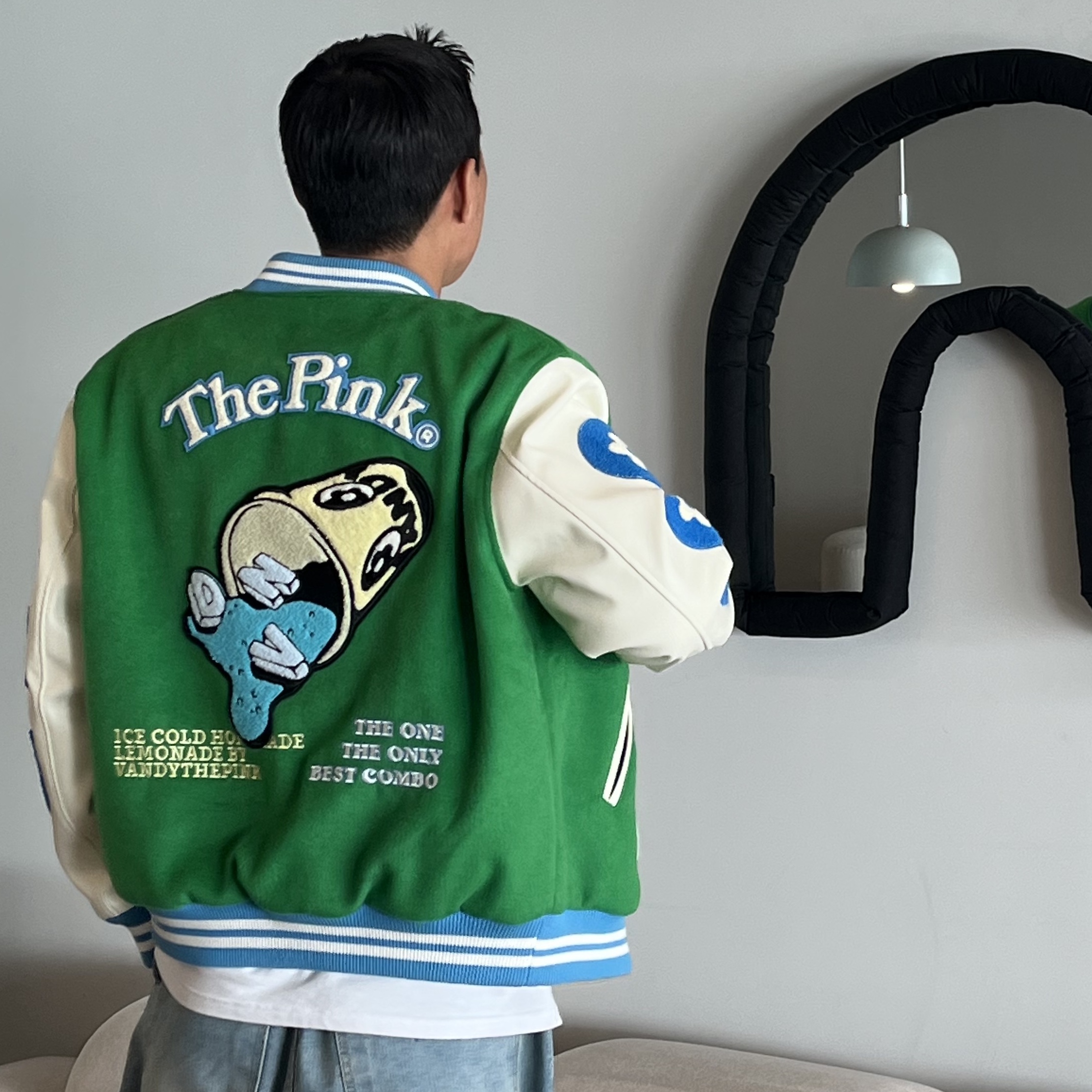 Vandy The Pink Lemonade Varsity Jacket 착용 스타일 - 1