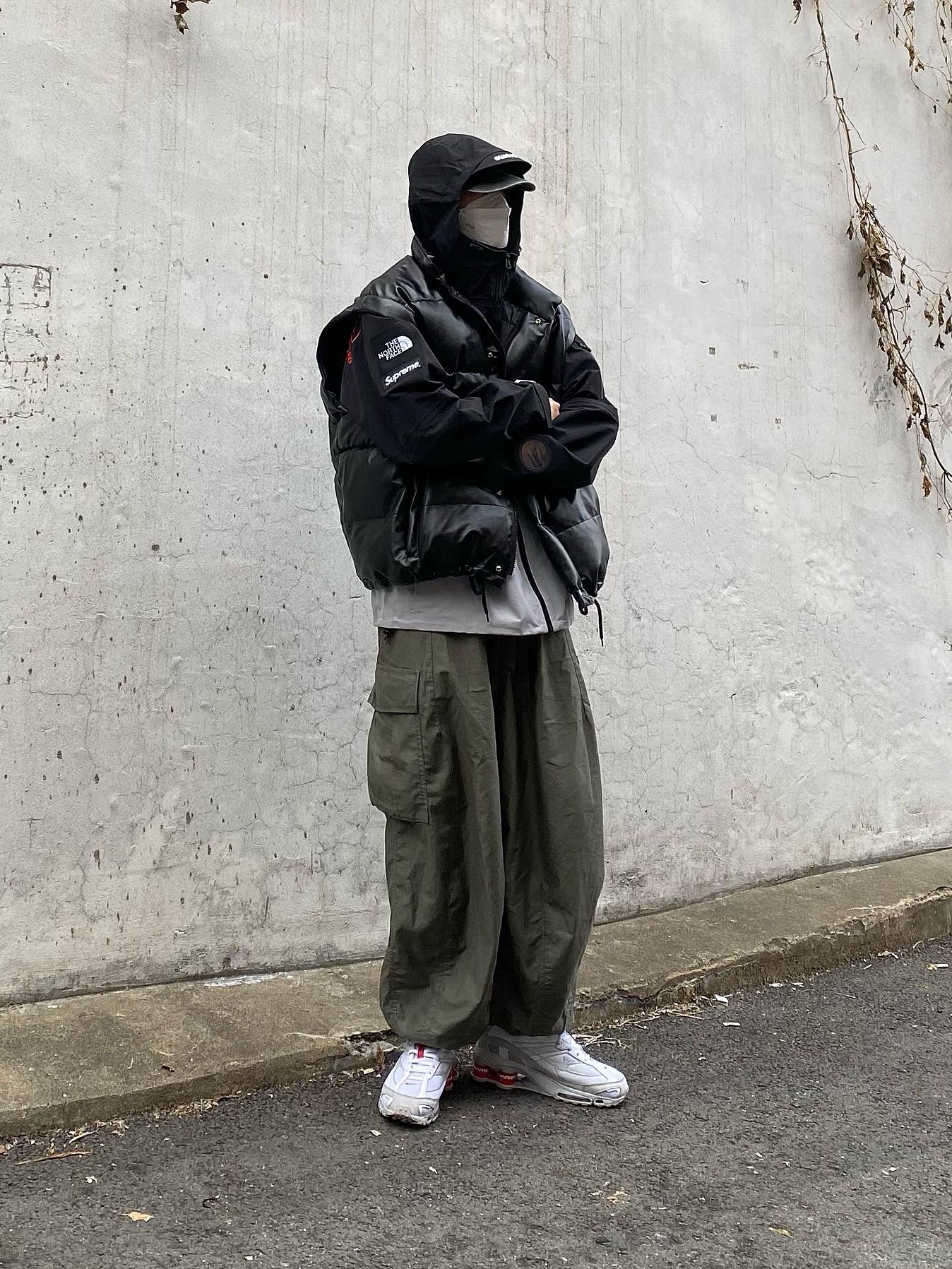Supreme x The North Face Taped Seam Shell Jacket Grey - 22FW, Nike x Supreme Shox Ride 2 SP White 착용 스타일 - 1
