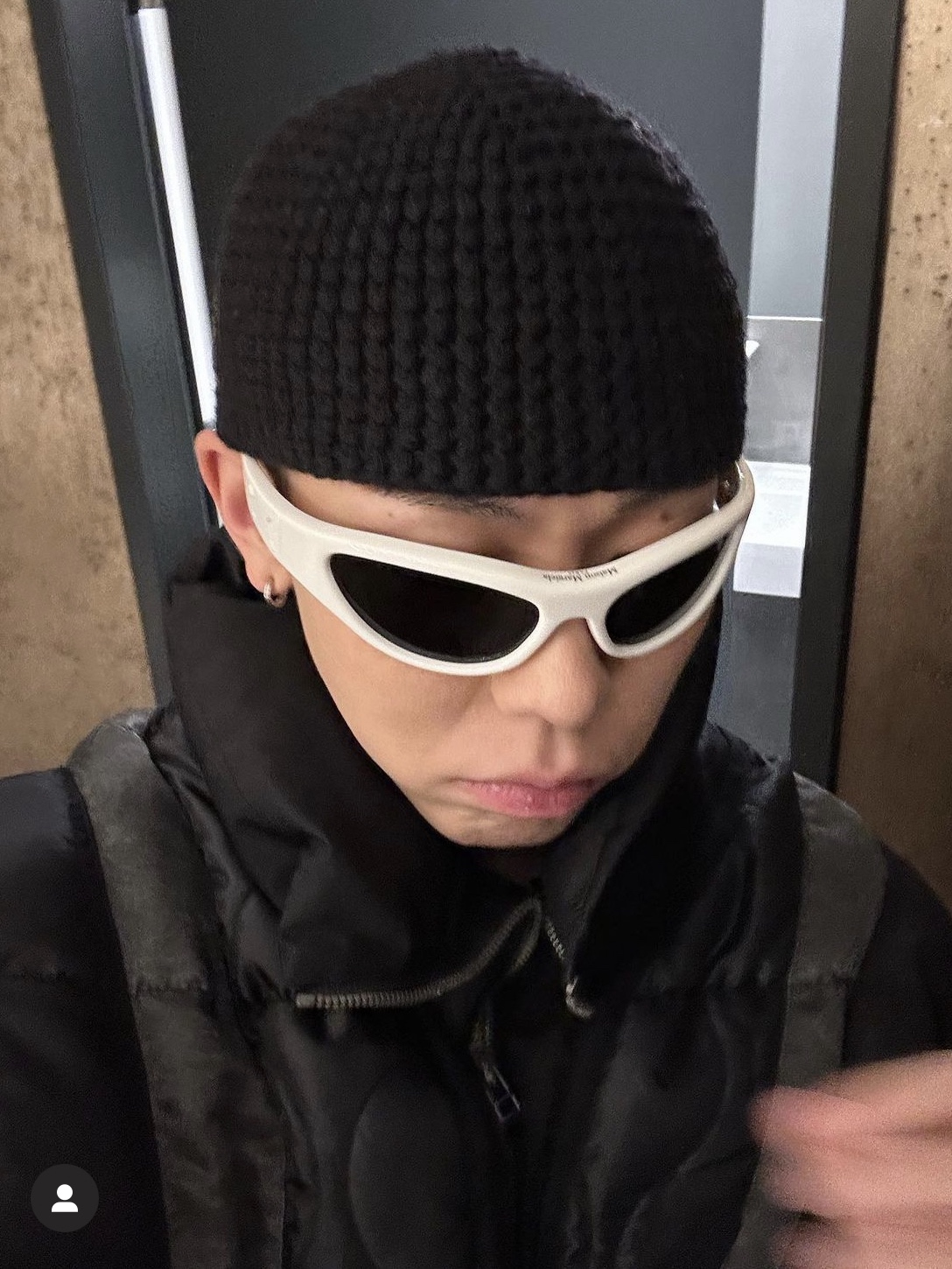 Gentle Monster x Maison Margiela MM003 White Black 착용 스타일 - 2