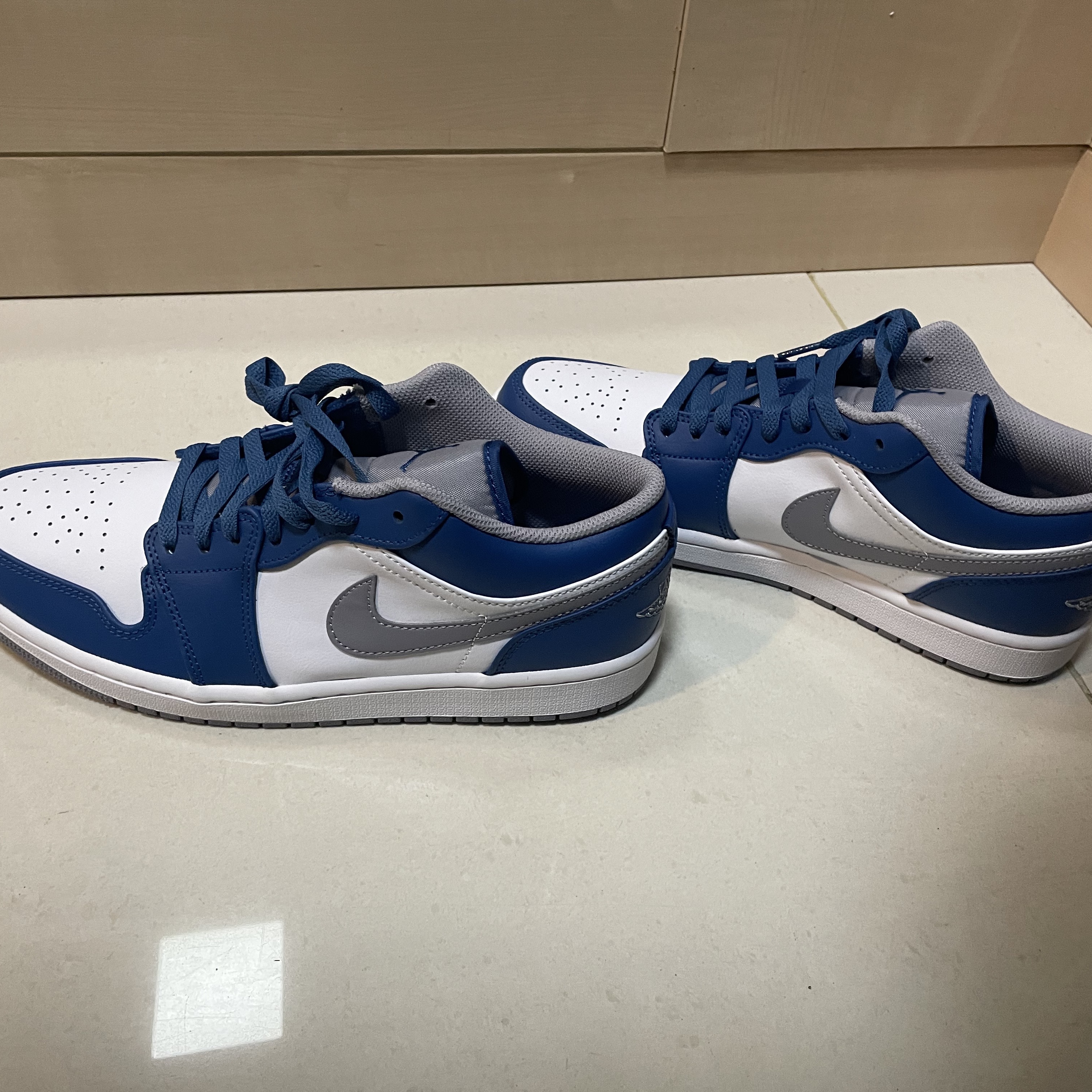 Jordan 1 Low True Blue Cement Grey 착용 스타일