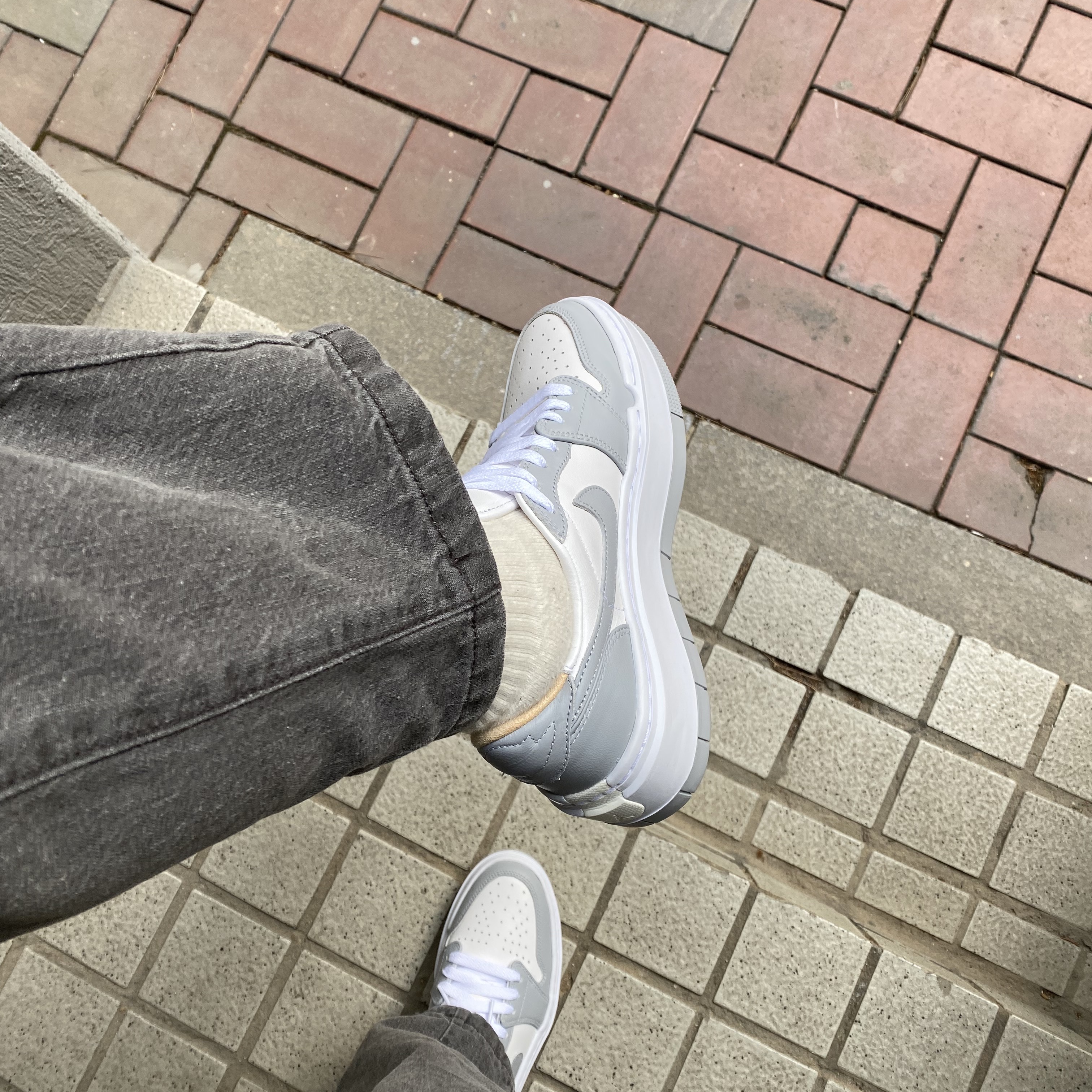 (W) Jordan 1 Elevate Low White and Wolf Grey 착용 스타일