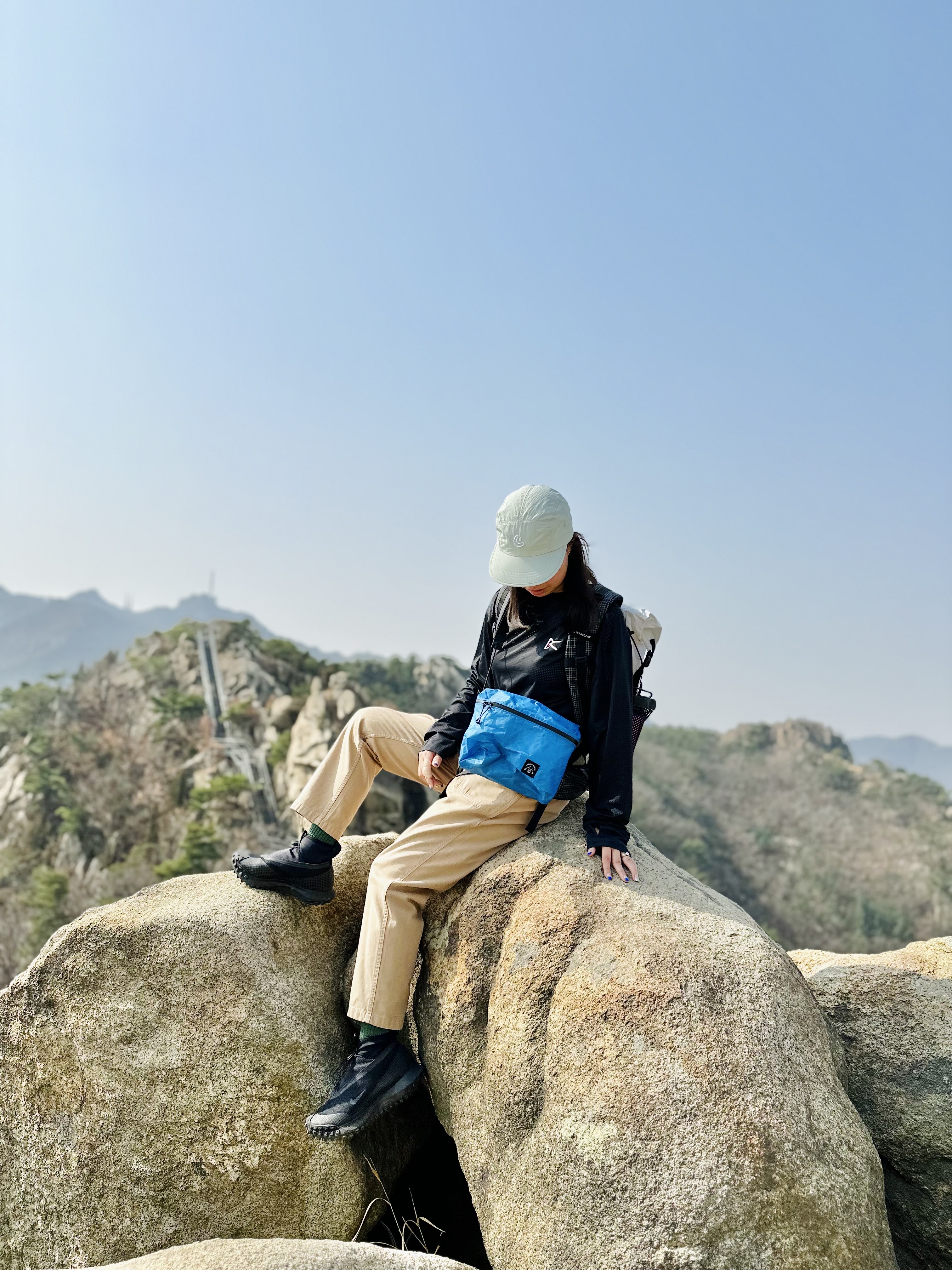 Nike ACG Mountain Fly Gore-Tex Black and Dark Grey 착용 스타일 - 5