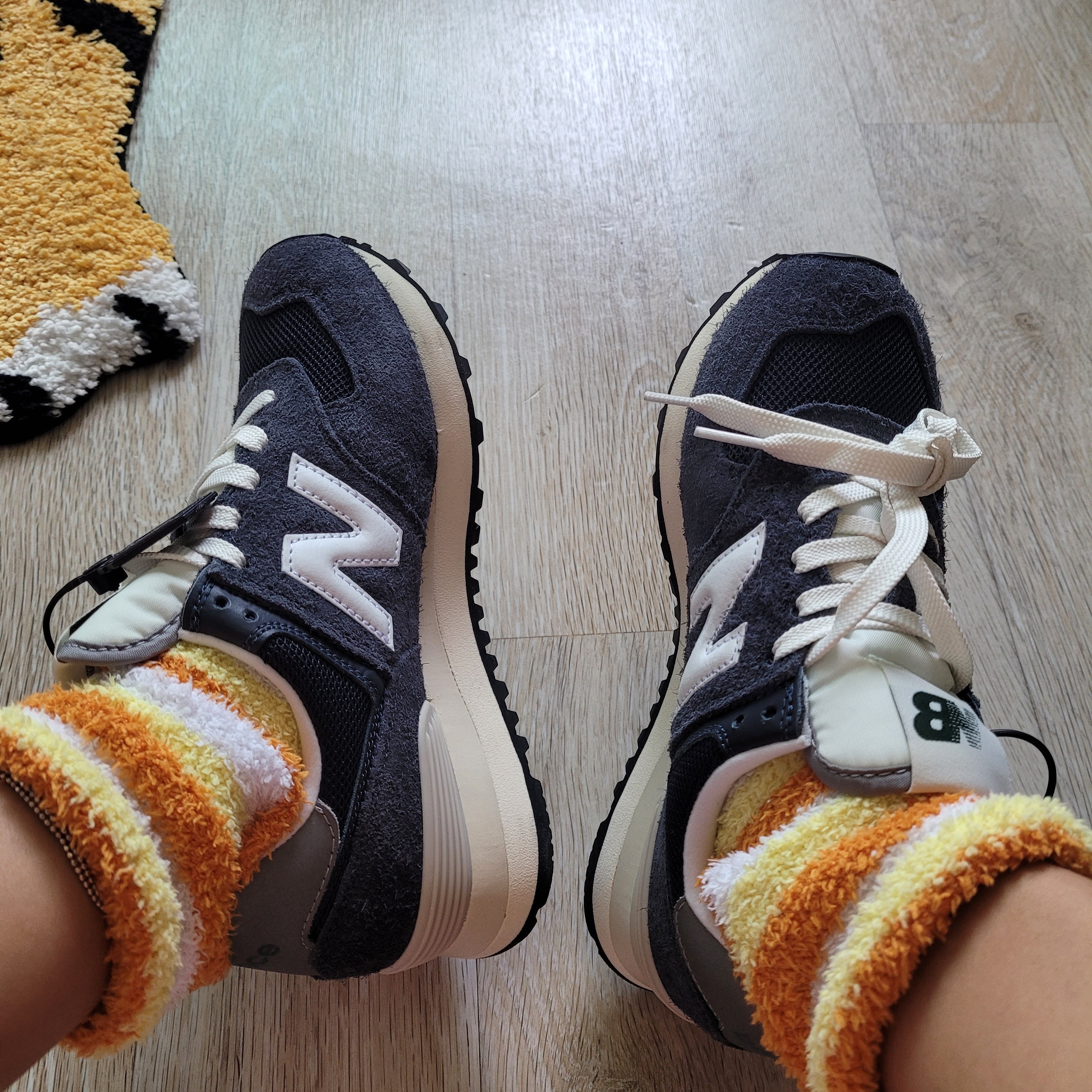 New Balance 574 Heritage Navy 착용 스타일