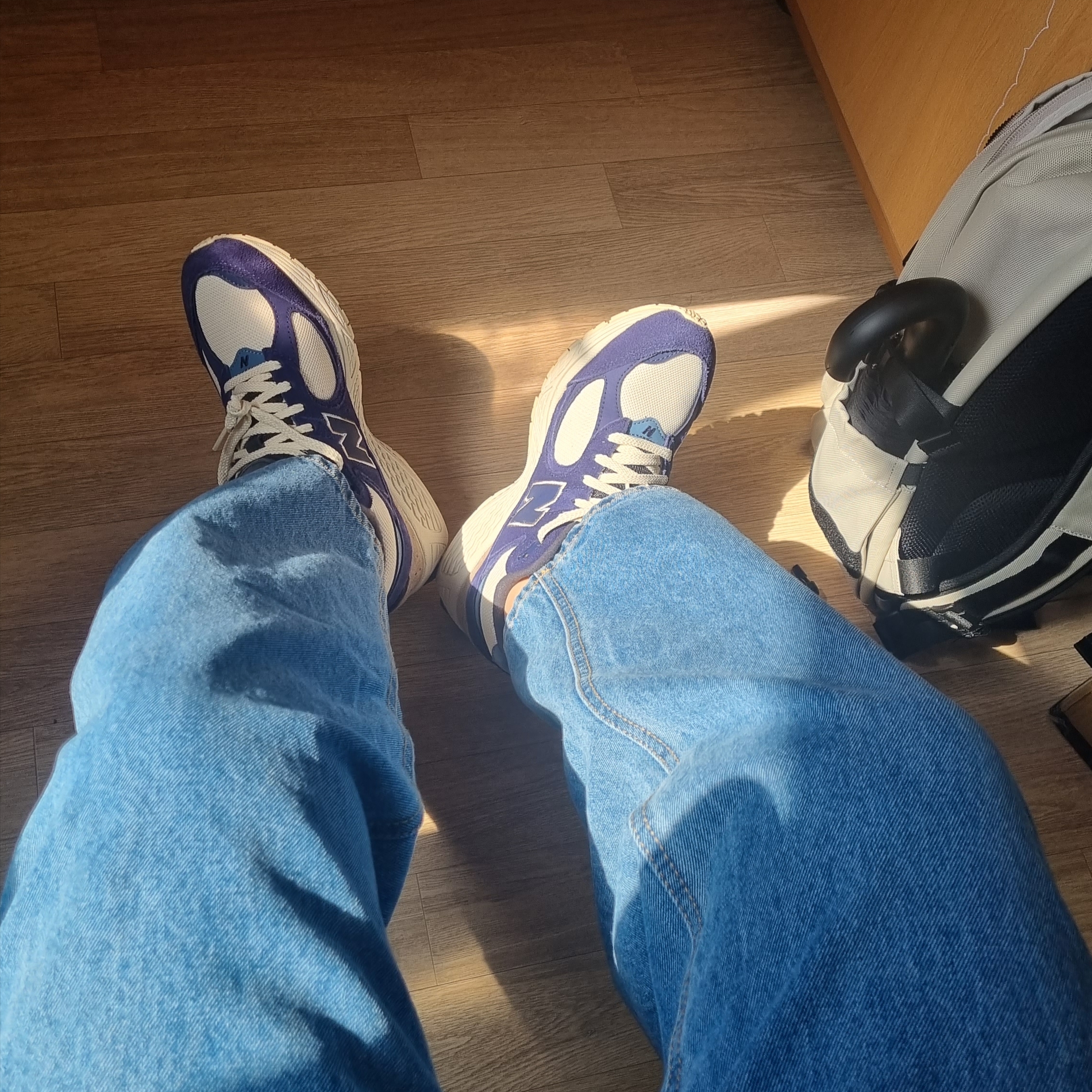 New Balance 2002R Light Cream Purple 착용 스타일