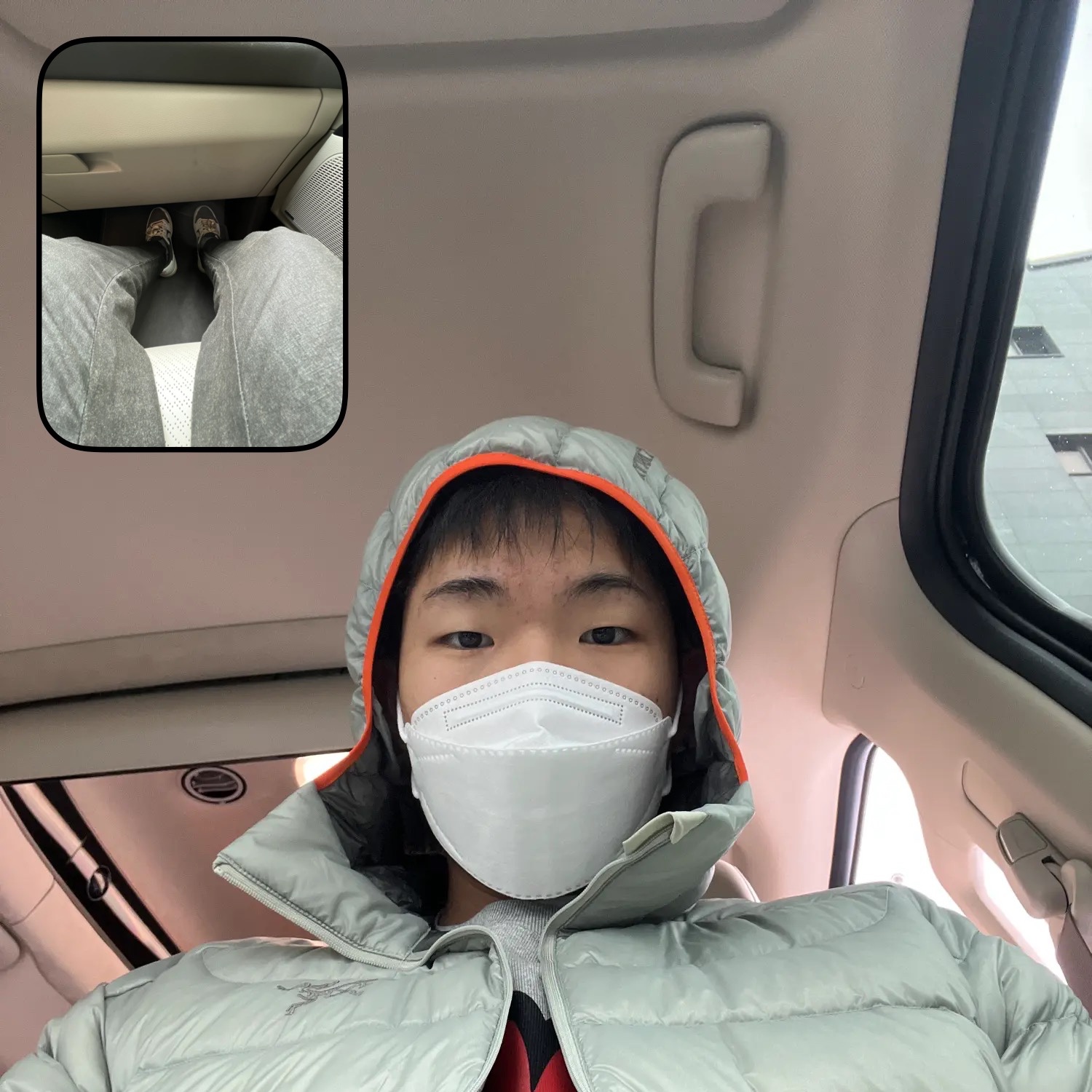 Jordan 1 x Travis Scott Retro Low OG SP Sail and Ridgerock, Kenzo Boke Flower Sweatshirt Pearl Grey 착용 스타일