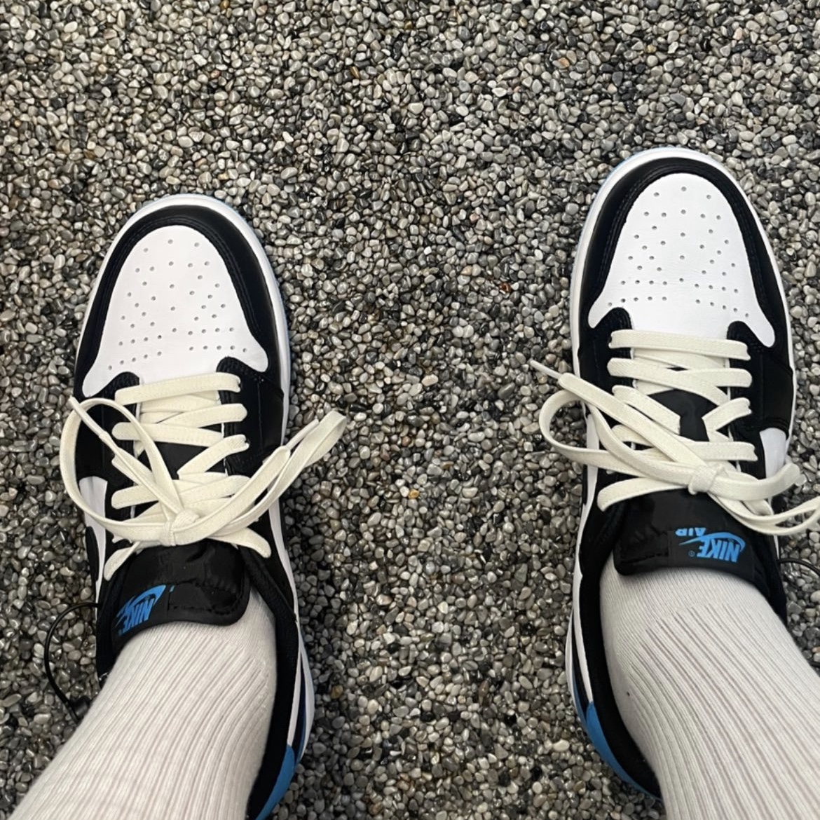 Jordan 1 Retro Low OG Black and Dark Powder Blue 착용 스타일