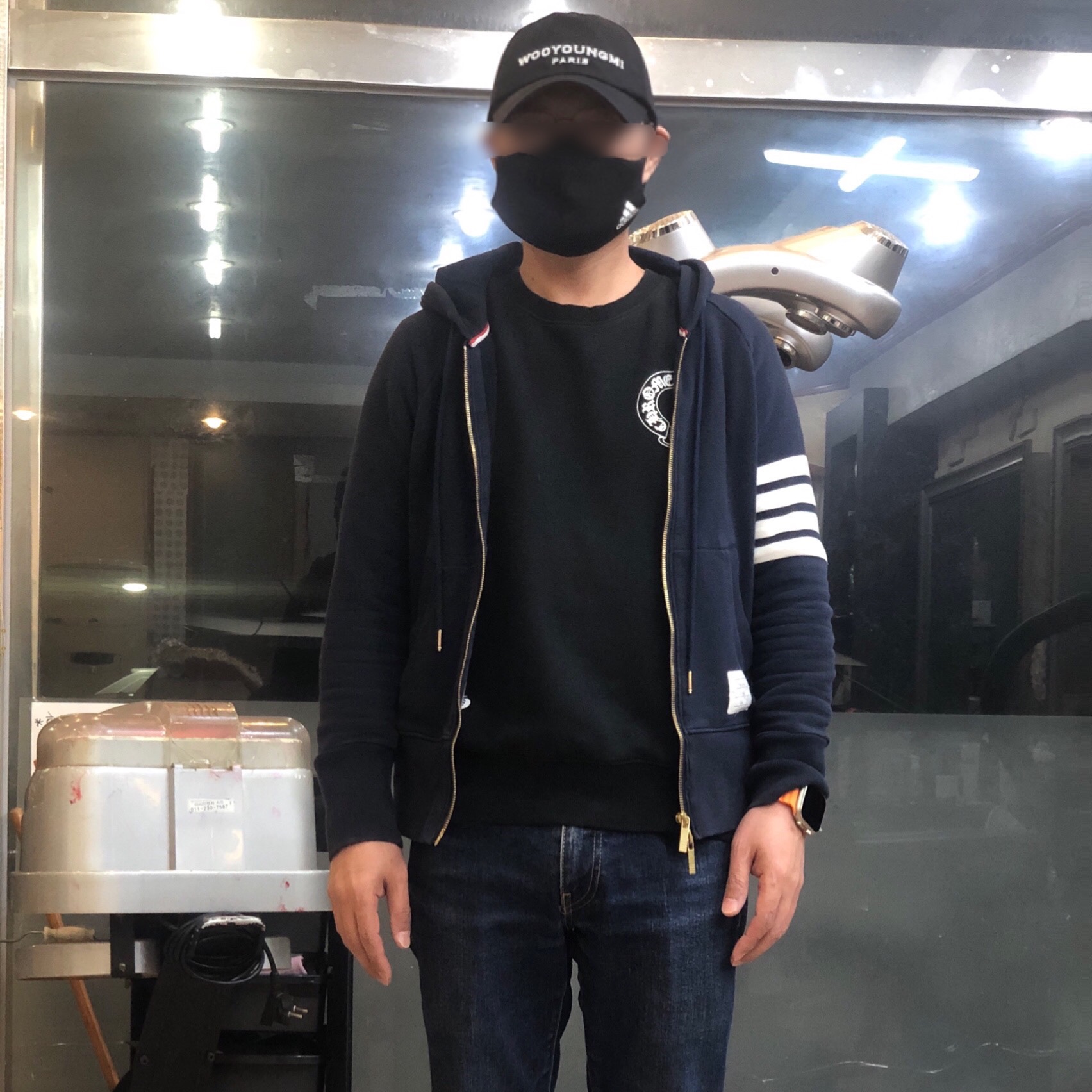 Wooyoungmi White Embroidered Logo Ball Cap Black, Thom Browne Engineered 4-Bar Zip Hoodie Navy 착용 스타일