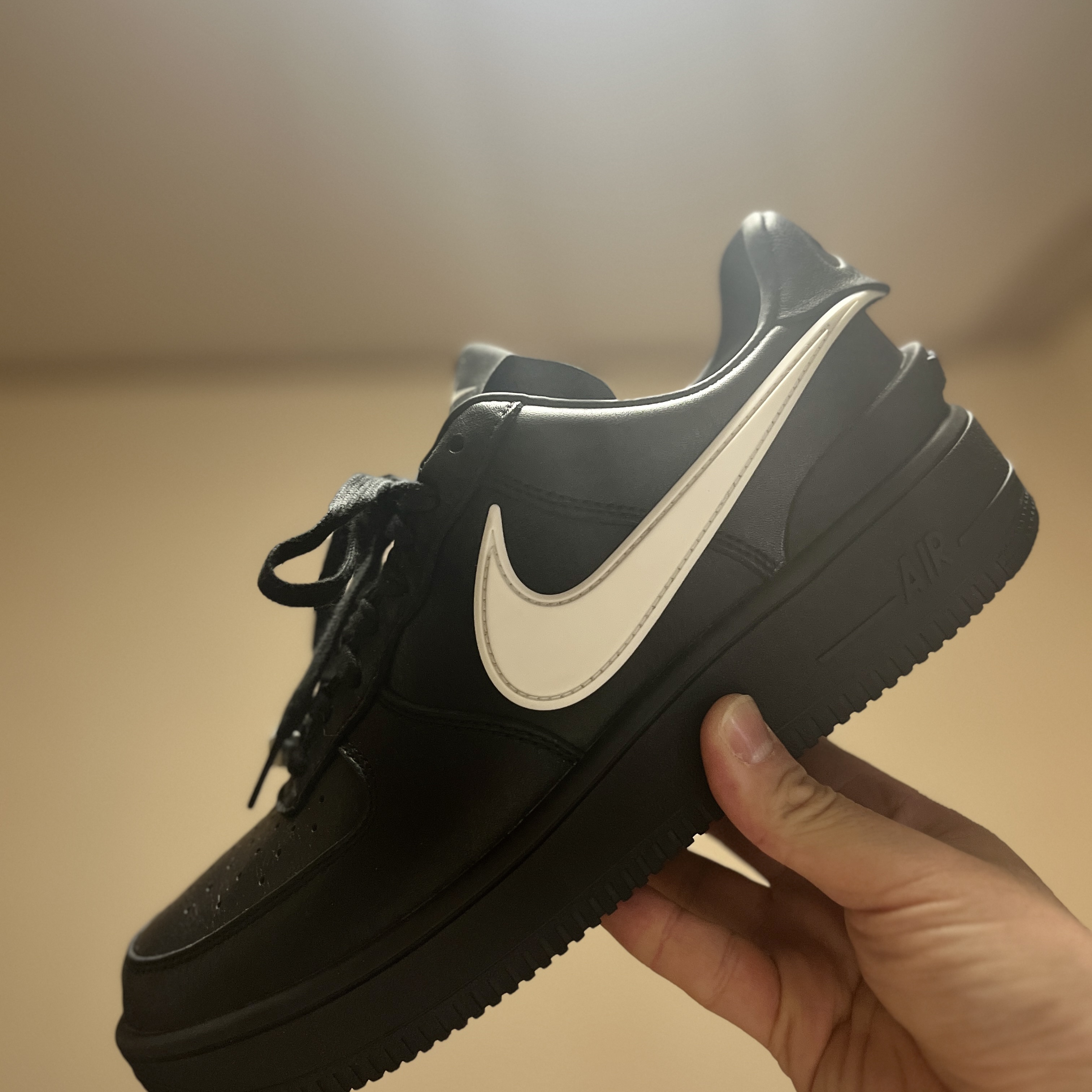 Nike x Ambush Air Force 1 Low SP Black 착용 스타일 - 2