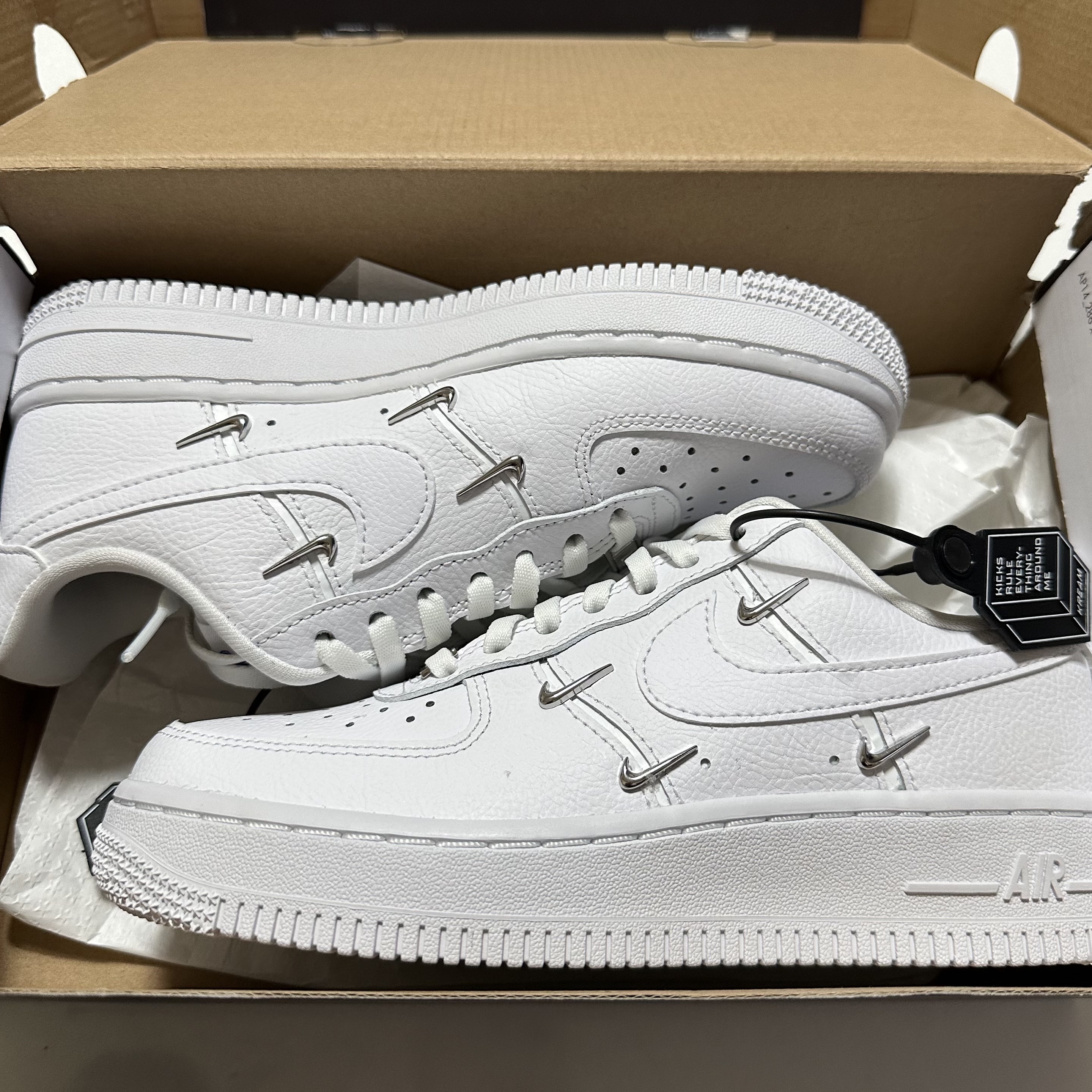 (W) Nike Air Force 1 Low '07 LX Chrome Luxe 착용 스타일