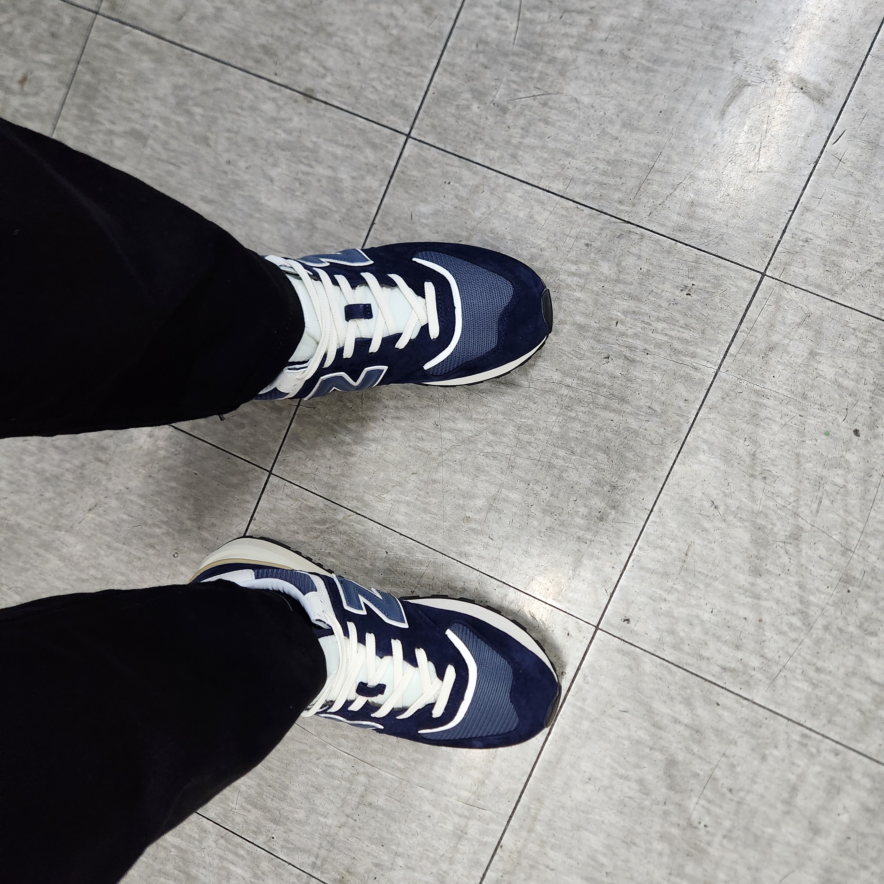 New Balance 574 Legacy Navy 착용 스타일
