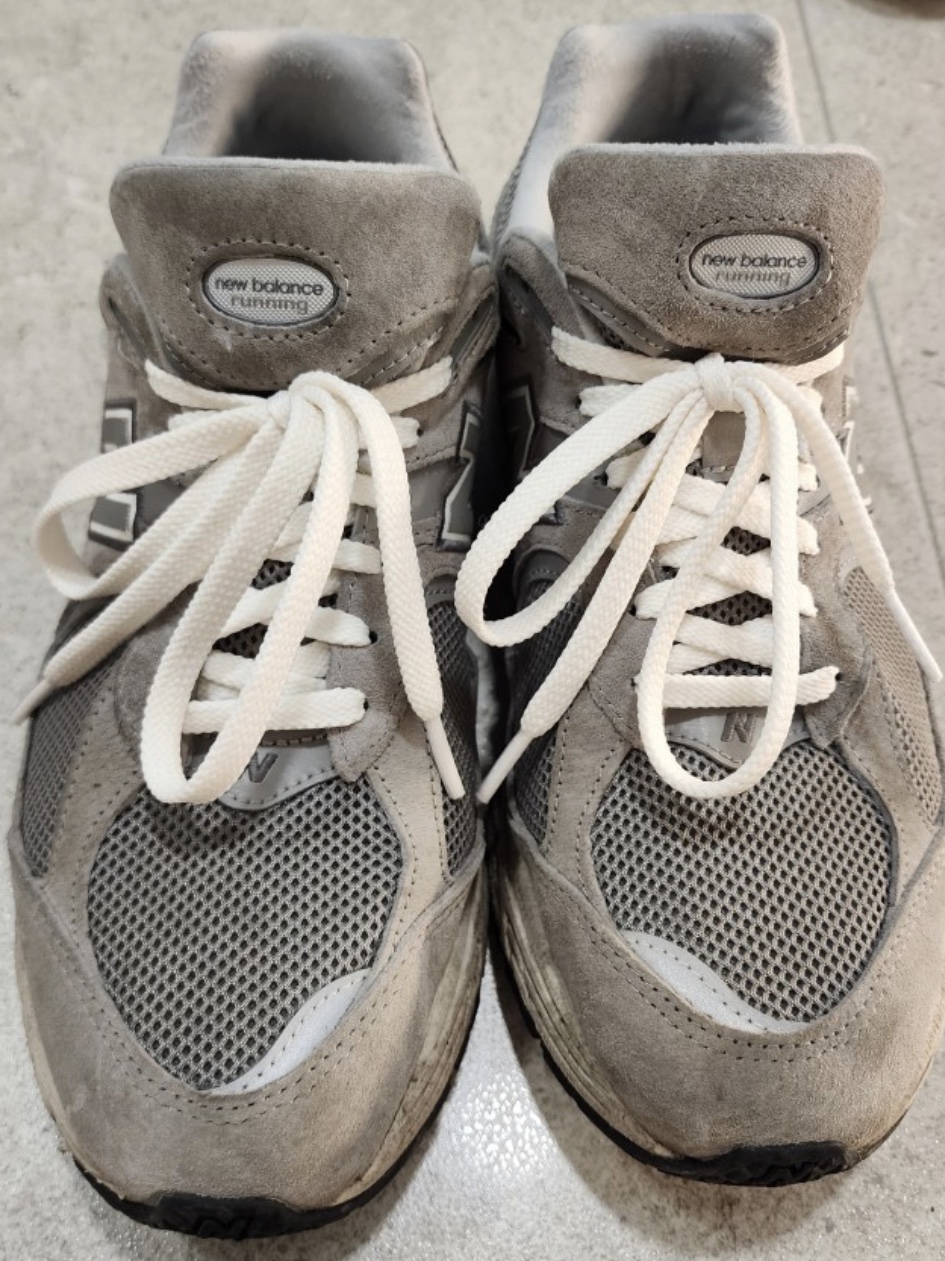 New Balance 2002R Grey 착용 스타일 - 2