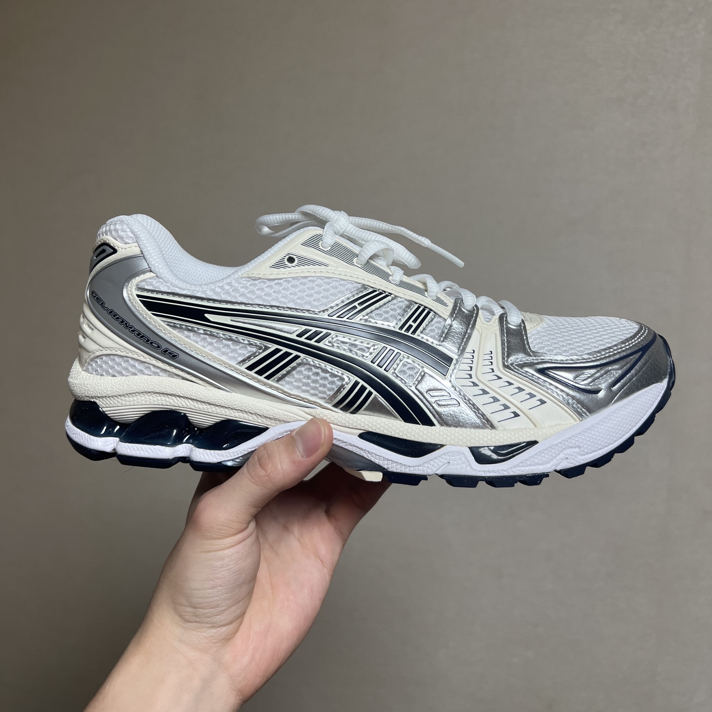 (W) Asics Gel-Kayano 14 White Midnight 착용 스타일 - 2