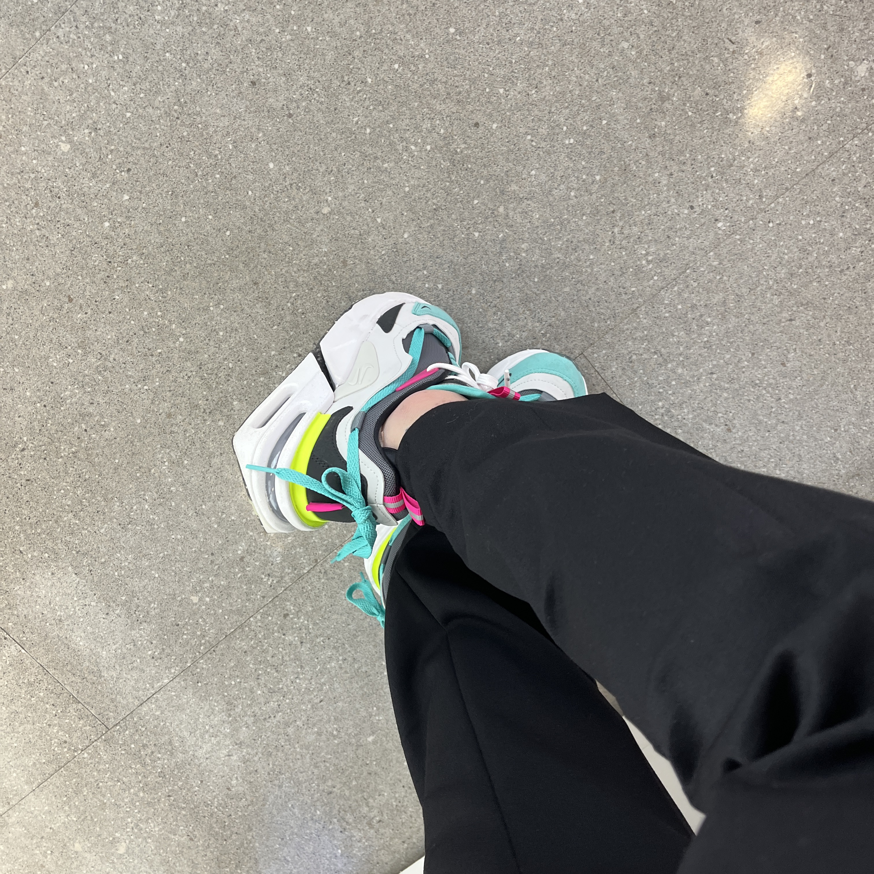 (W) Nike Air Max Furyosa Photon Dust 착용 스타일 - 1