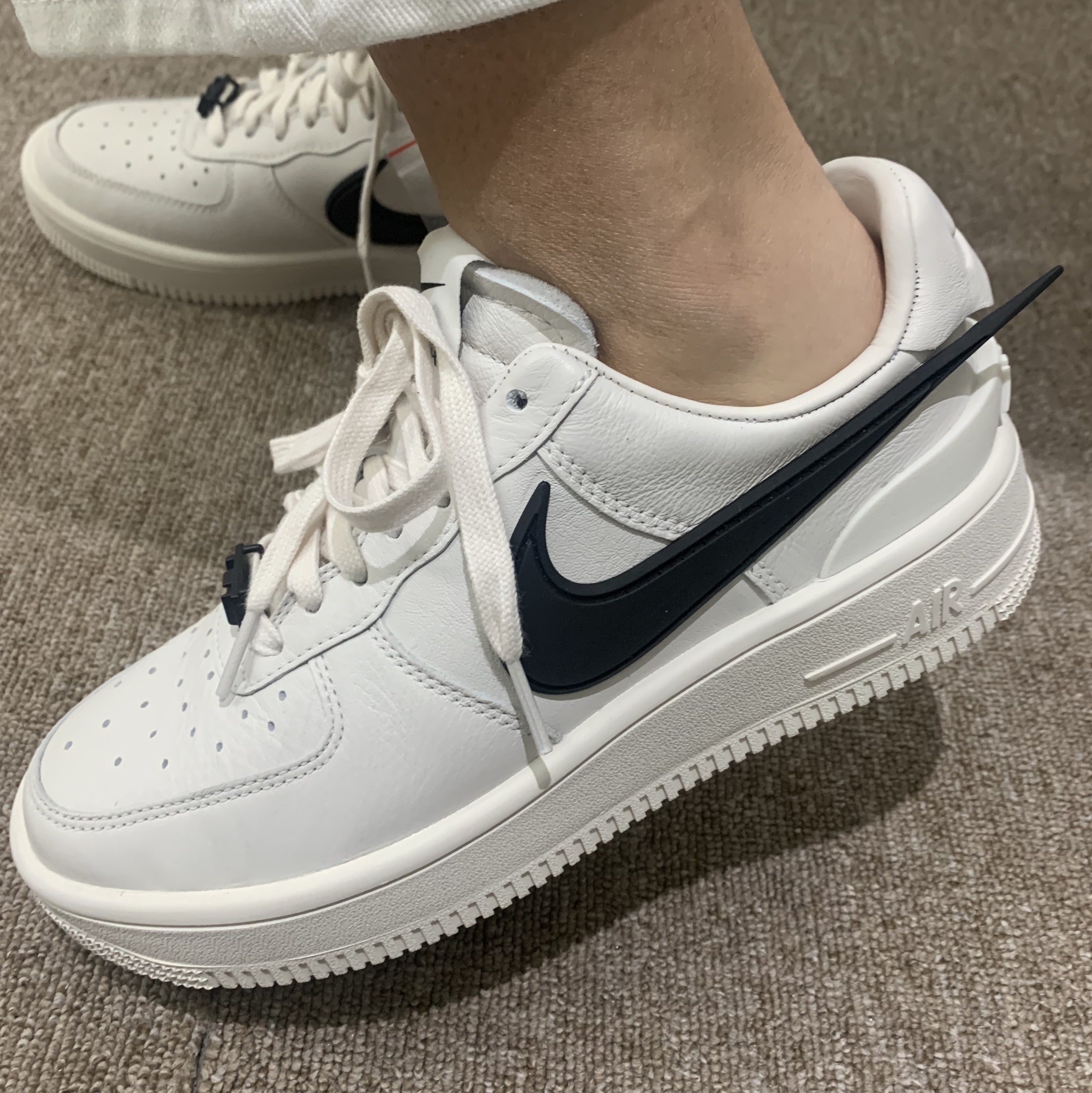 Nike x Ambush Air Force 1 Low SP Phantom 착용 스타일