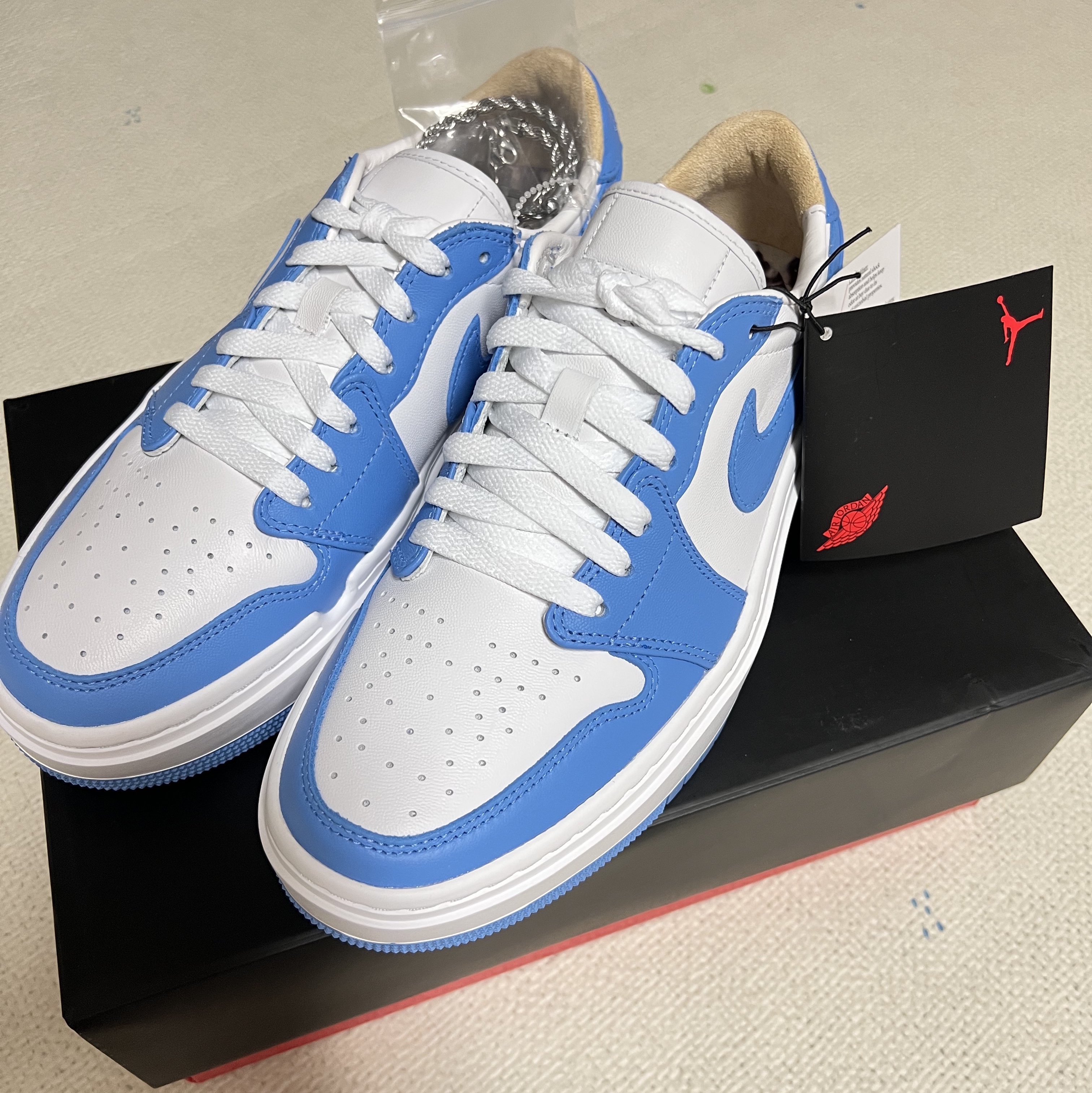 (W) Jordan 1 Elevate Low SE University Blue 착용 스타일 - 1