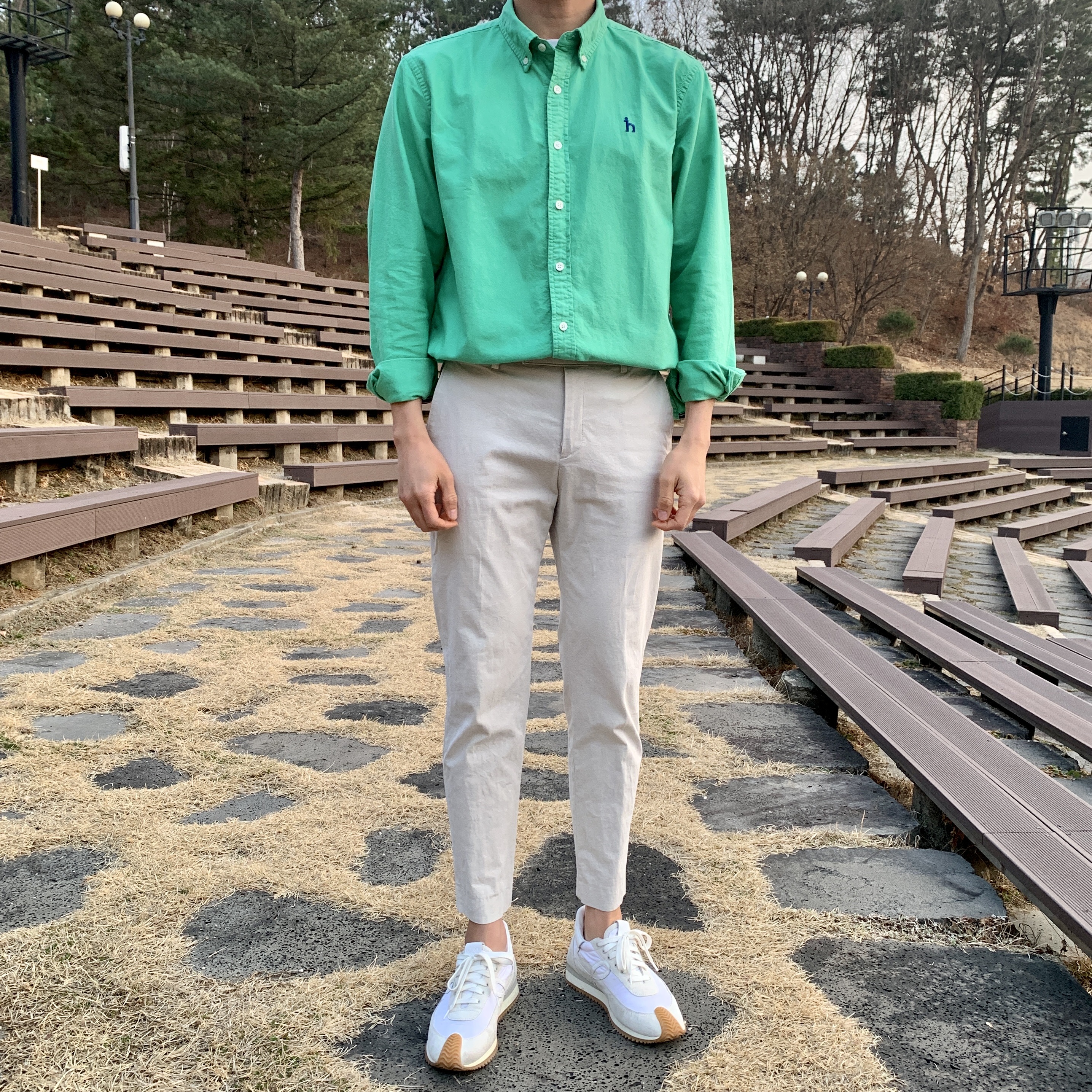 Loewe Flow Runner in Nylon and Suede White 착용 스타일 - 4