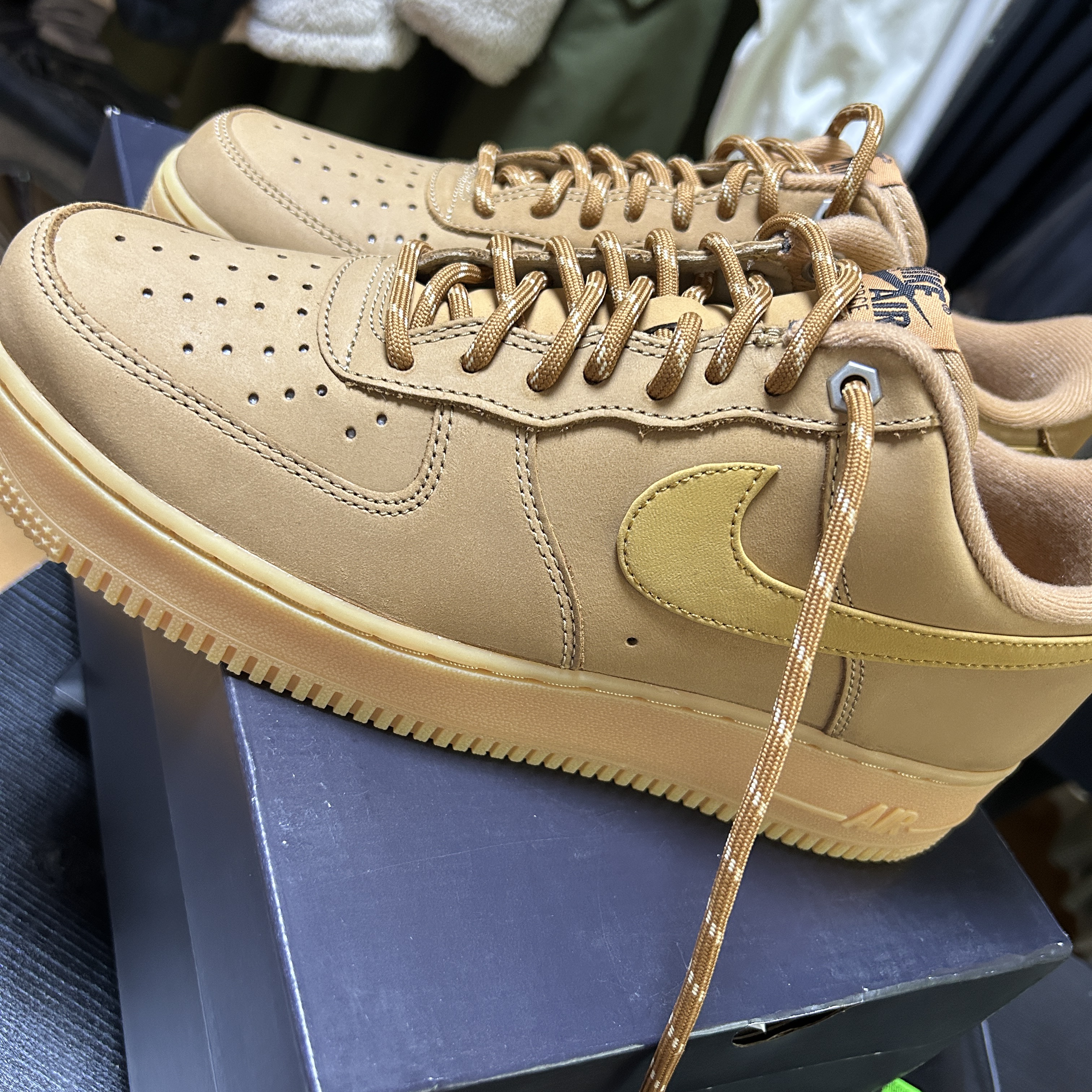 Nike Air Force 1 '07 WB Flax 착용 스타일