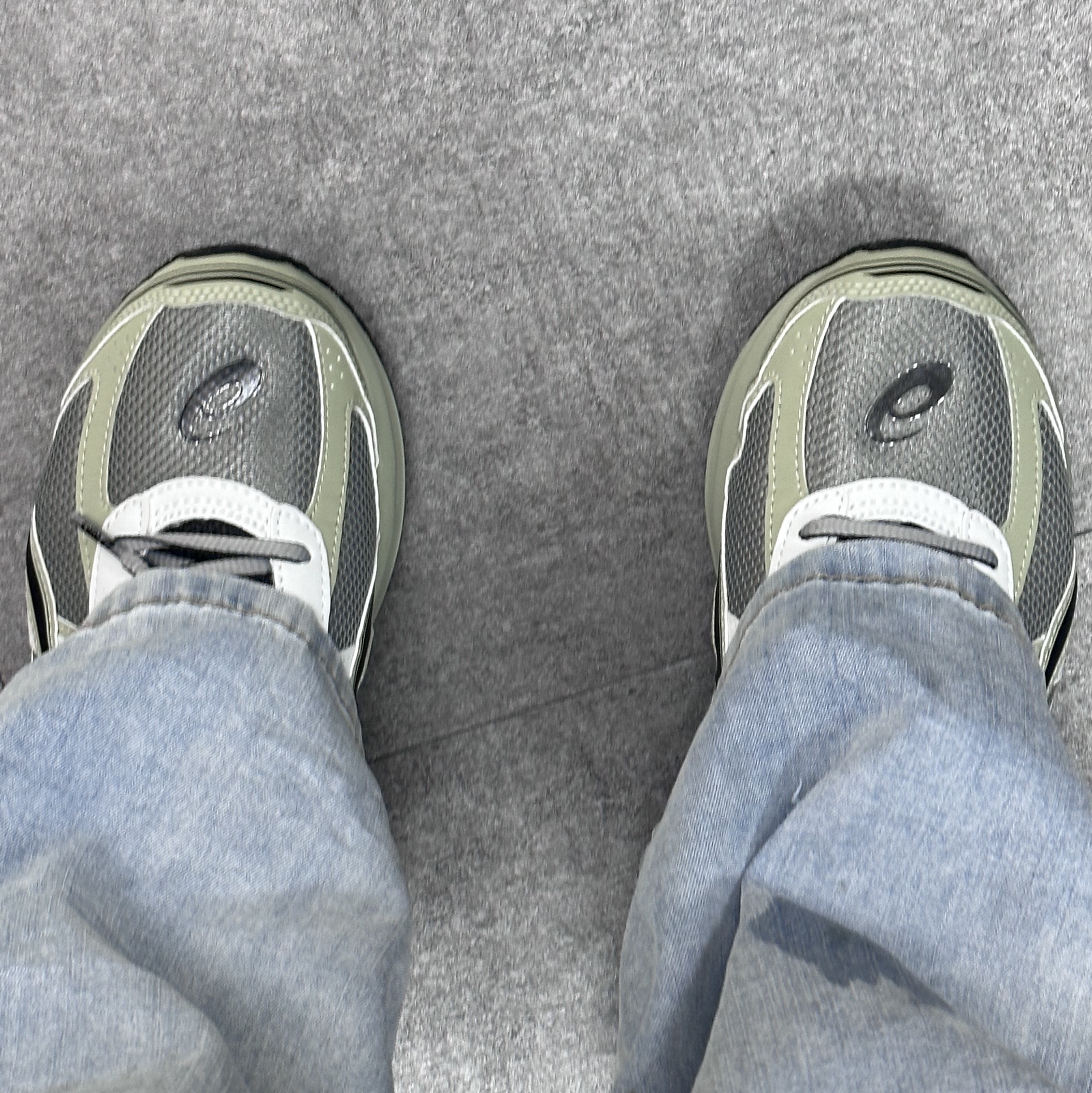 Asics Jog 100 S Sheet Rock - 2E Wide 착용 스타일