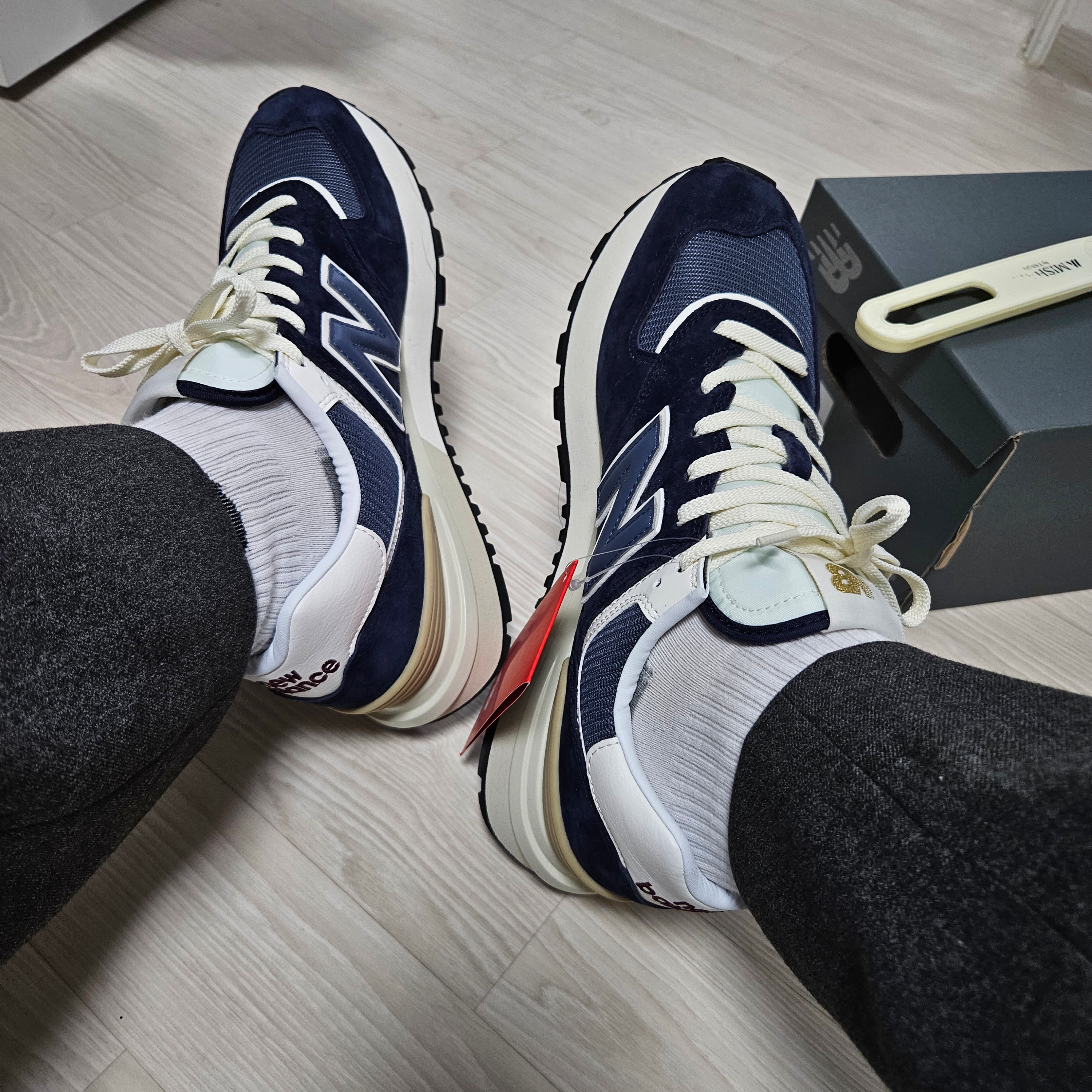 New Balance 574 Legacy Navy 착용 스타일 - 3