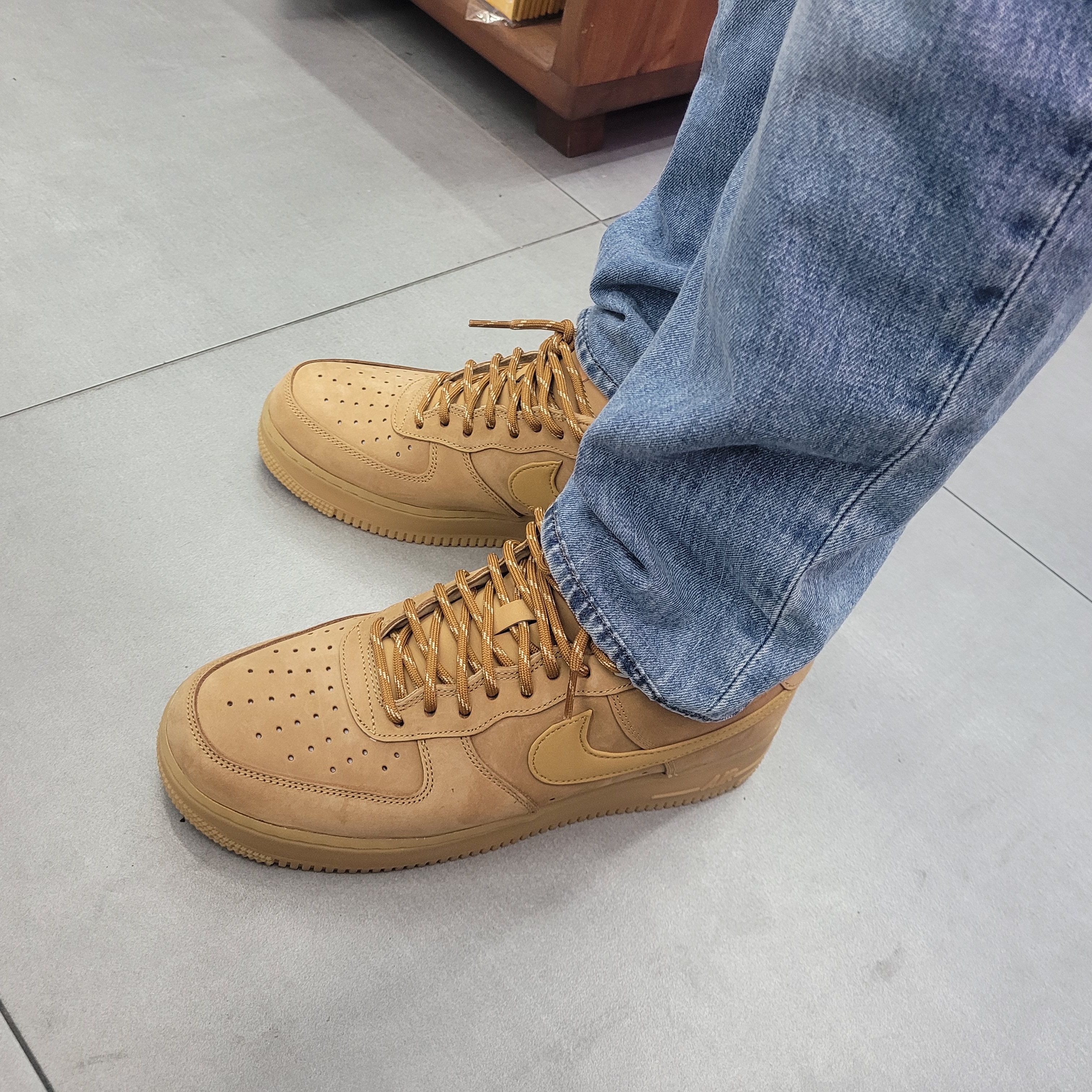 Nike Air Force 1 '07 WB Flax 착용 스타일 - 2