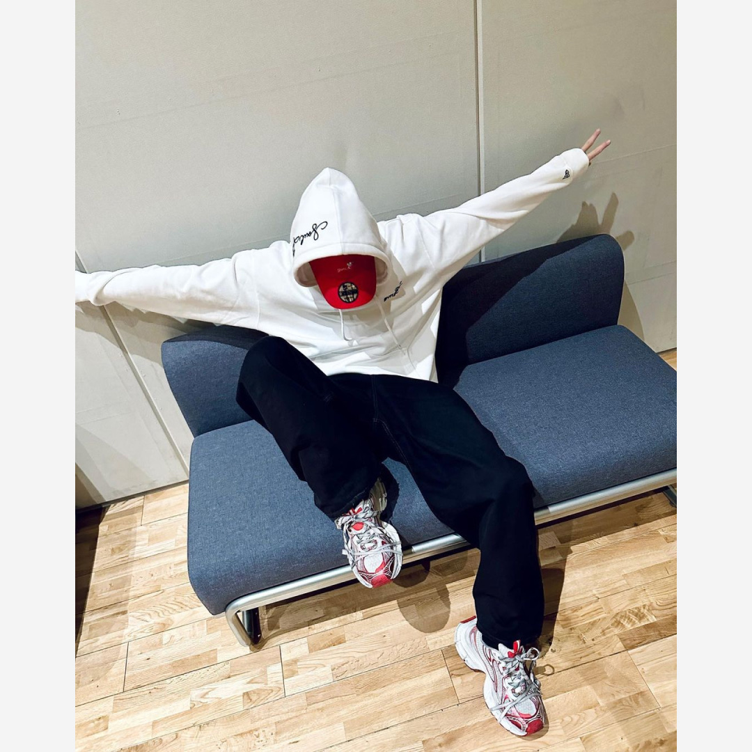 Balenciaga 3XL Sneakers White Red 착용 스타일 - 3