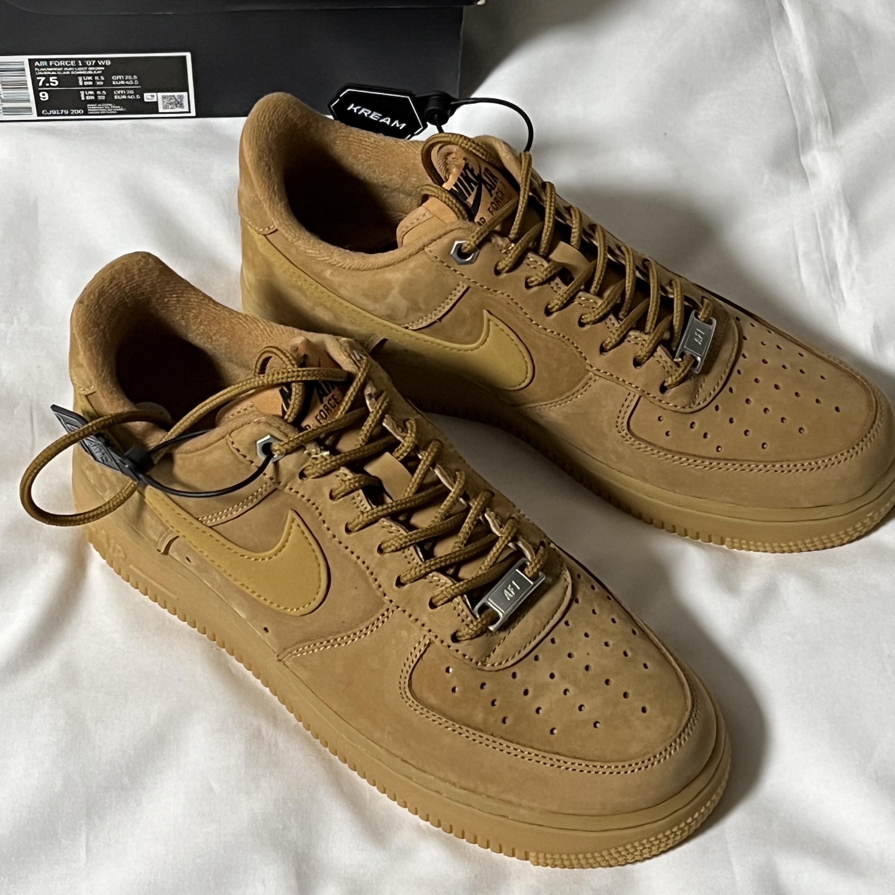 Nike Air Force 1 '07 WB Flax 착용 스타일