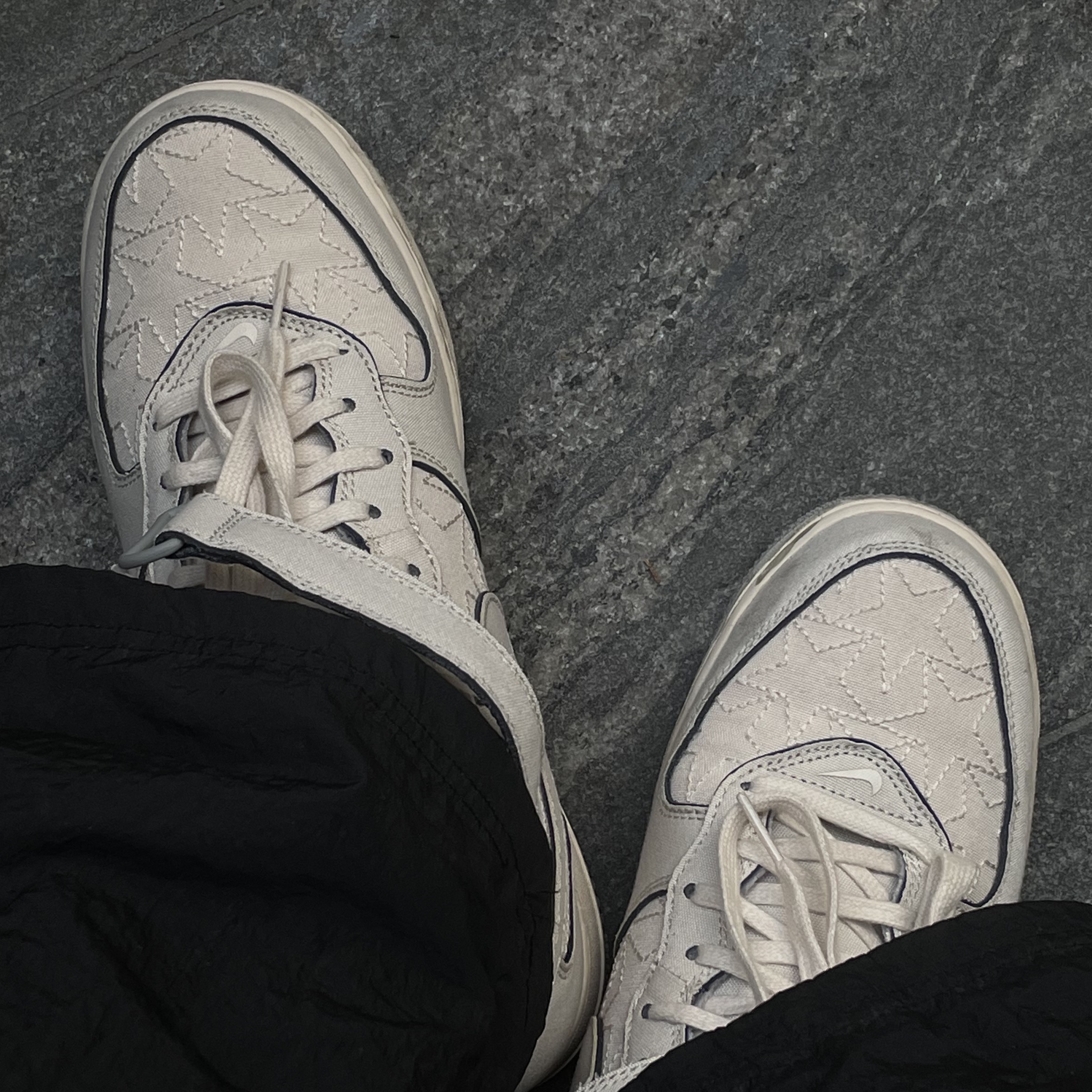 Nike Air Force 1 Mid '07 Pearl White 착용 스타일