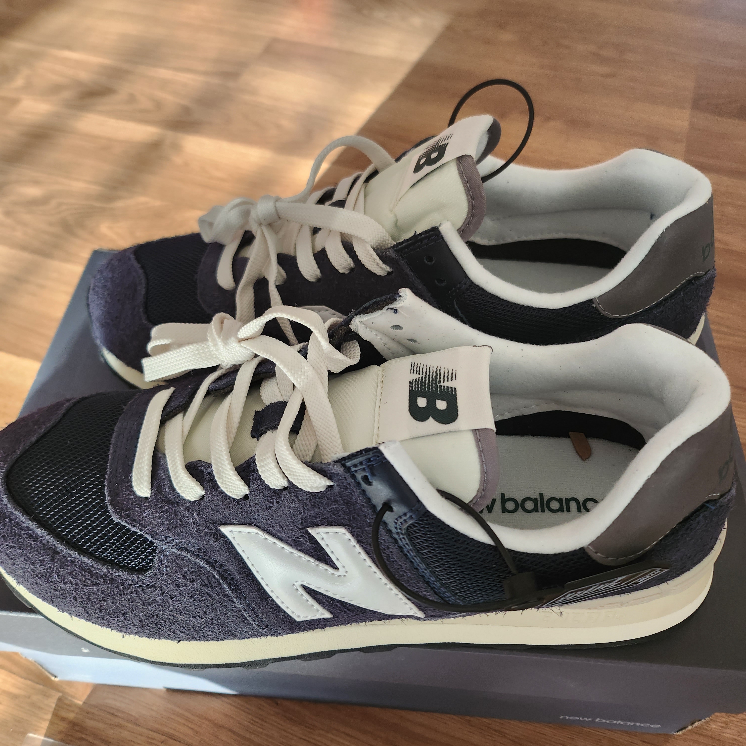 New Balance 574 Heritage Navy 착용 스타일