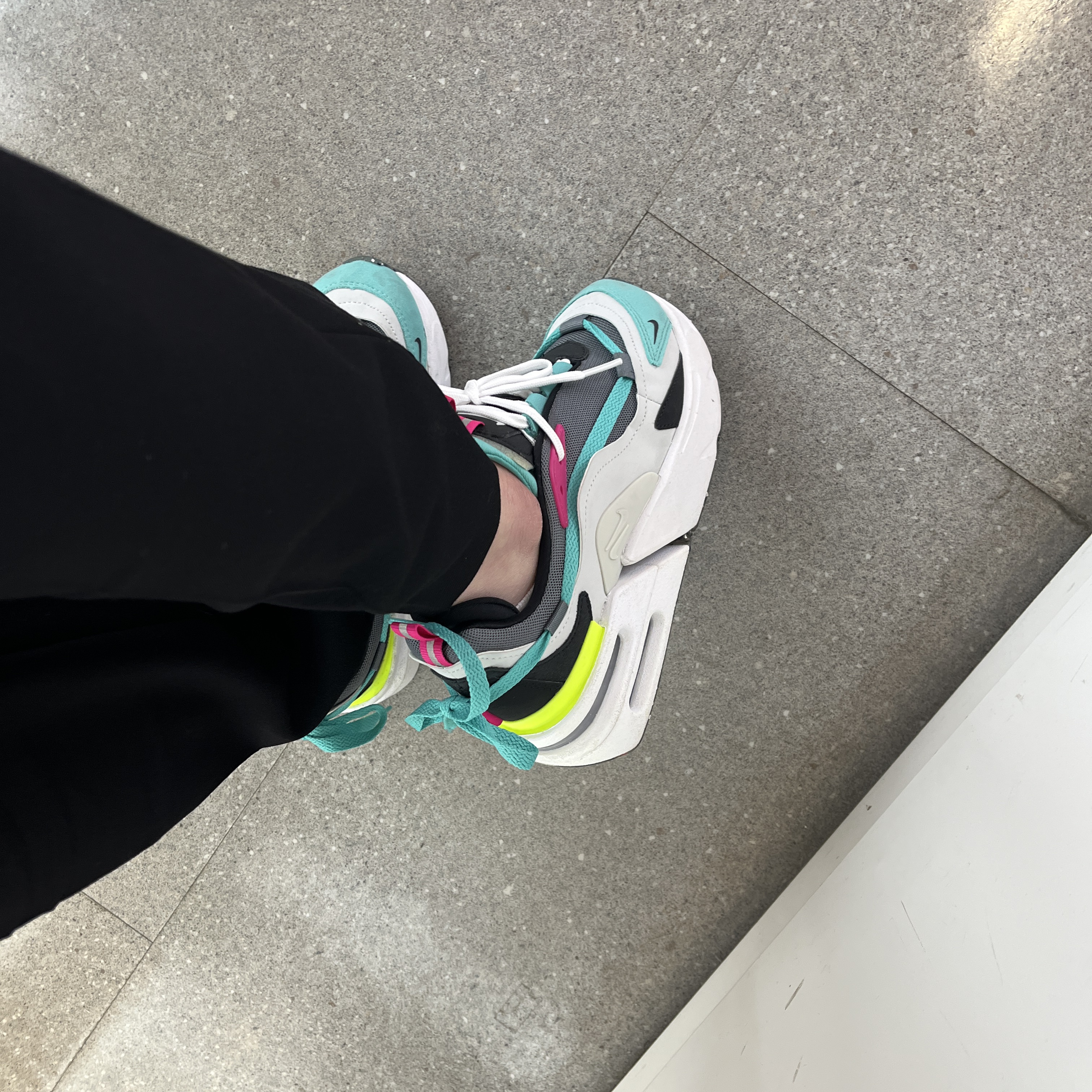 (W) Nike Air Max Furyosa Photon Dust 착용 스타일 - 2
