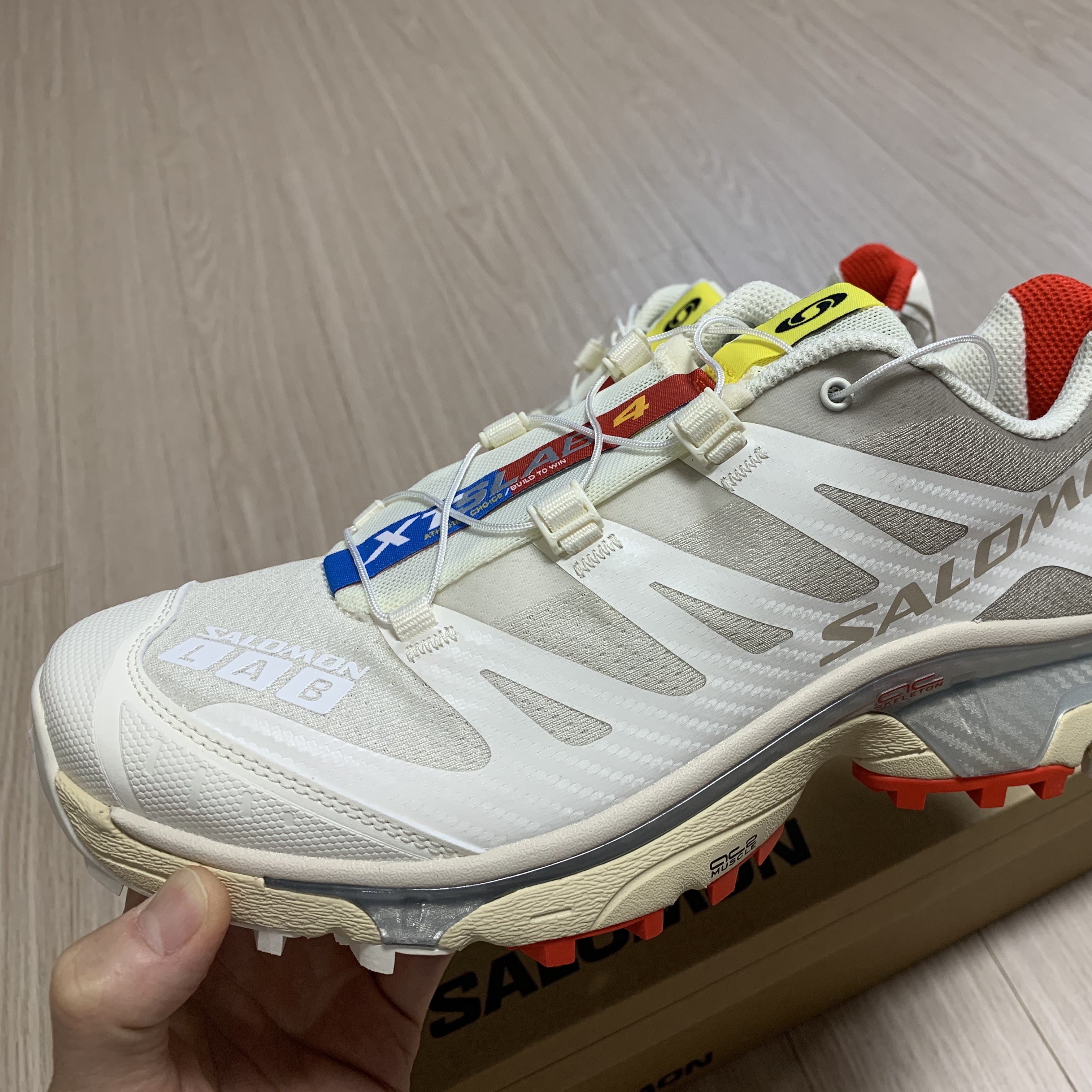 Salomon XT-4 Vanilla Ice 착용 스타일 - 3