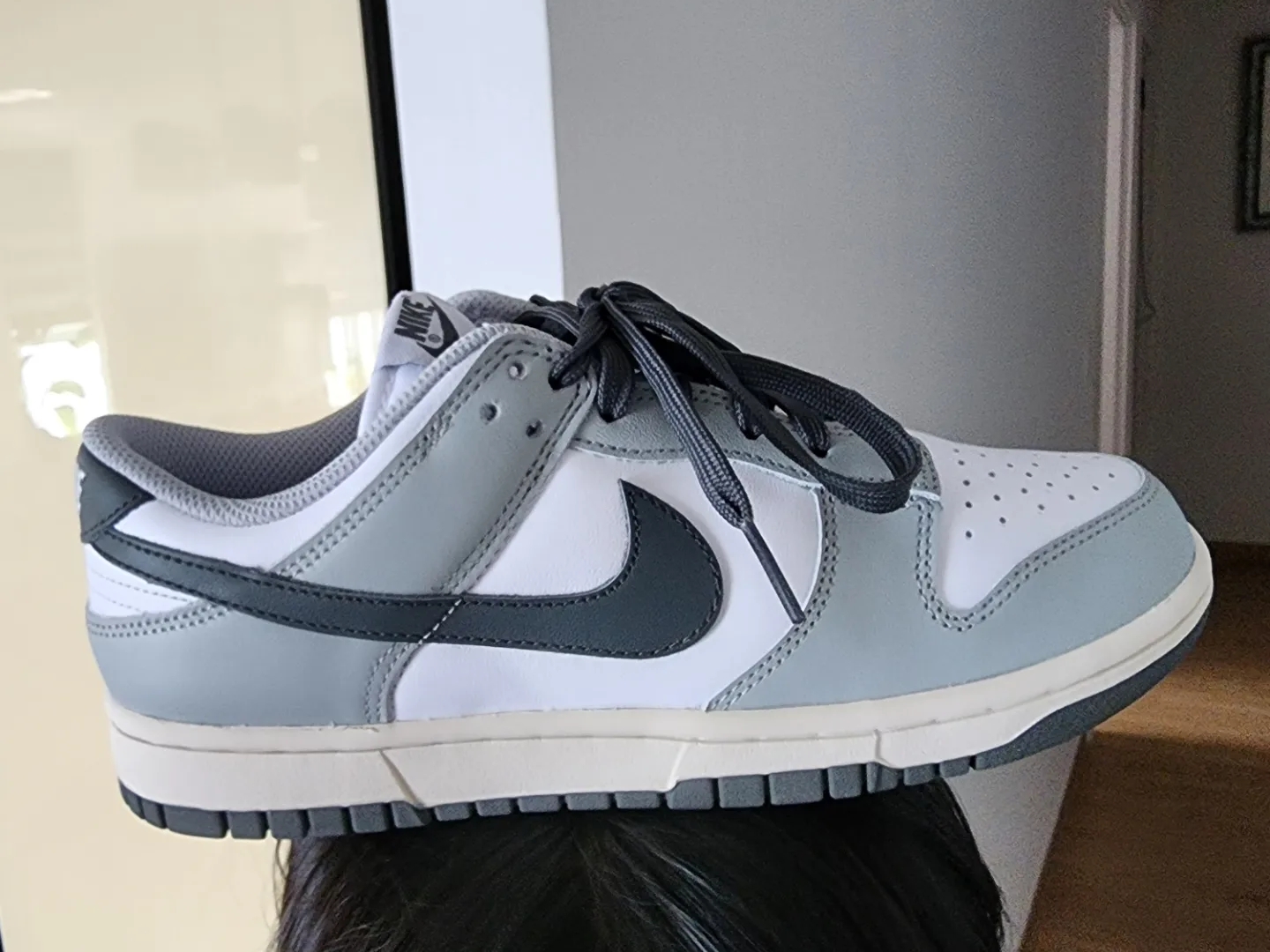 (W) Nike Dunk Low Light Smoke Grey 착용 스타일 - 1