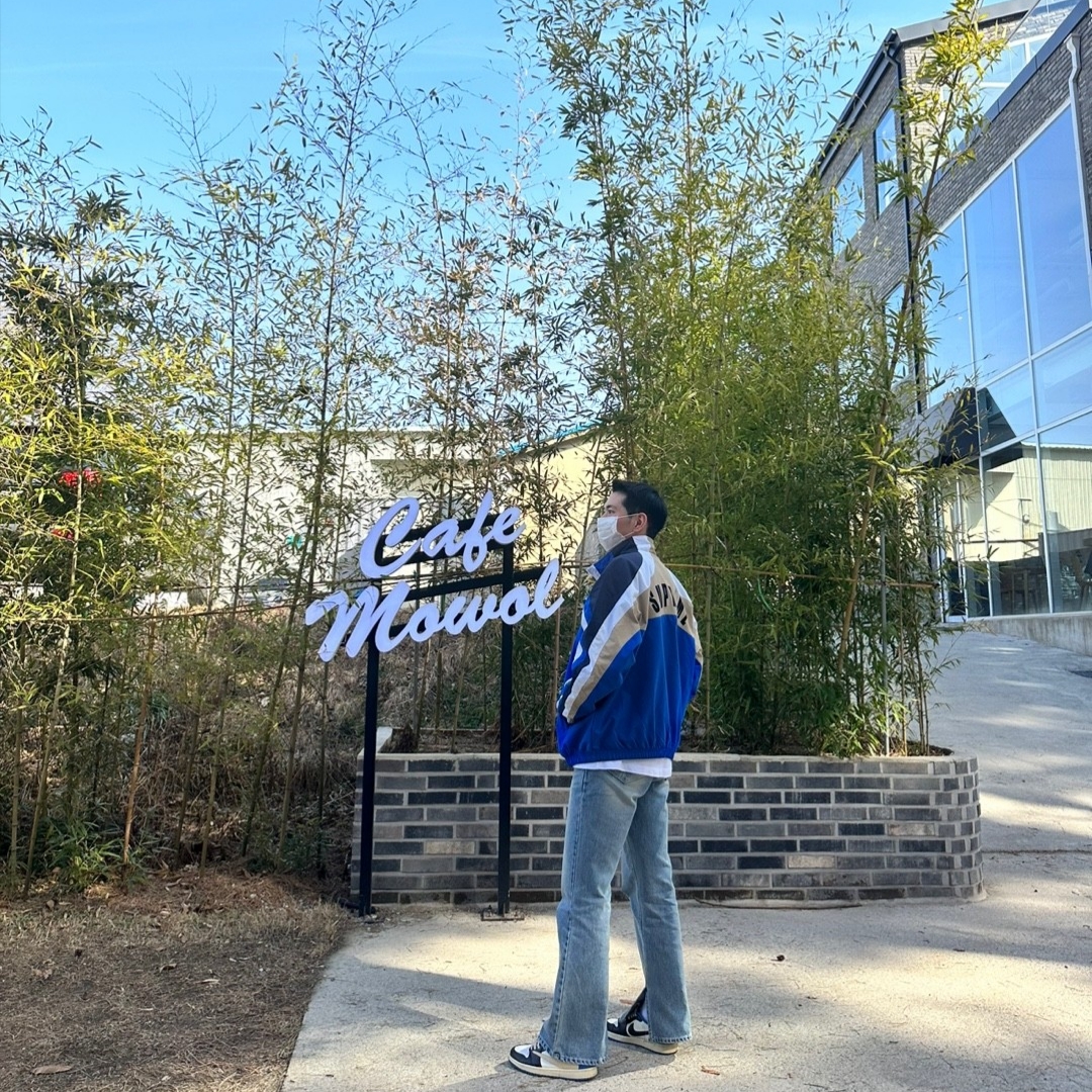Supreme x Umbro Track Jacket Blue - 23SS, Jordan 1 x Travis Scott x Fragment Retro Low OG SP Military Blue 착용 스타일 - 1