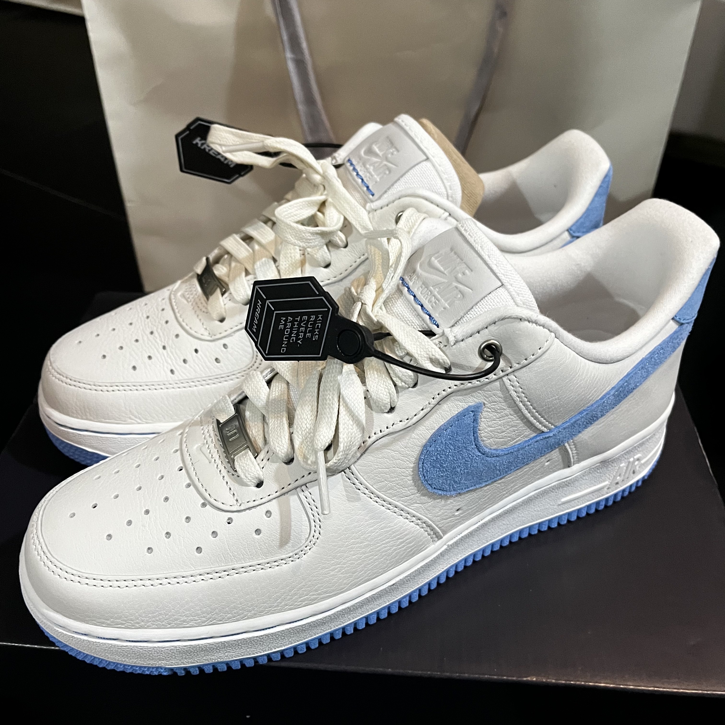 (W) Nike Air Force 1 LXX University Blue 착용 스타일 - 1