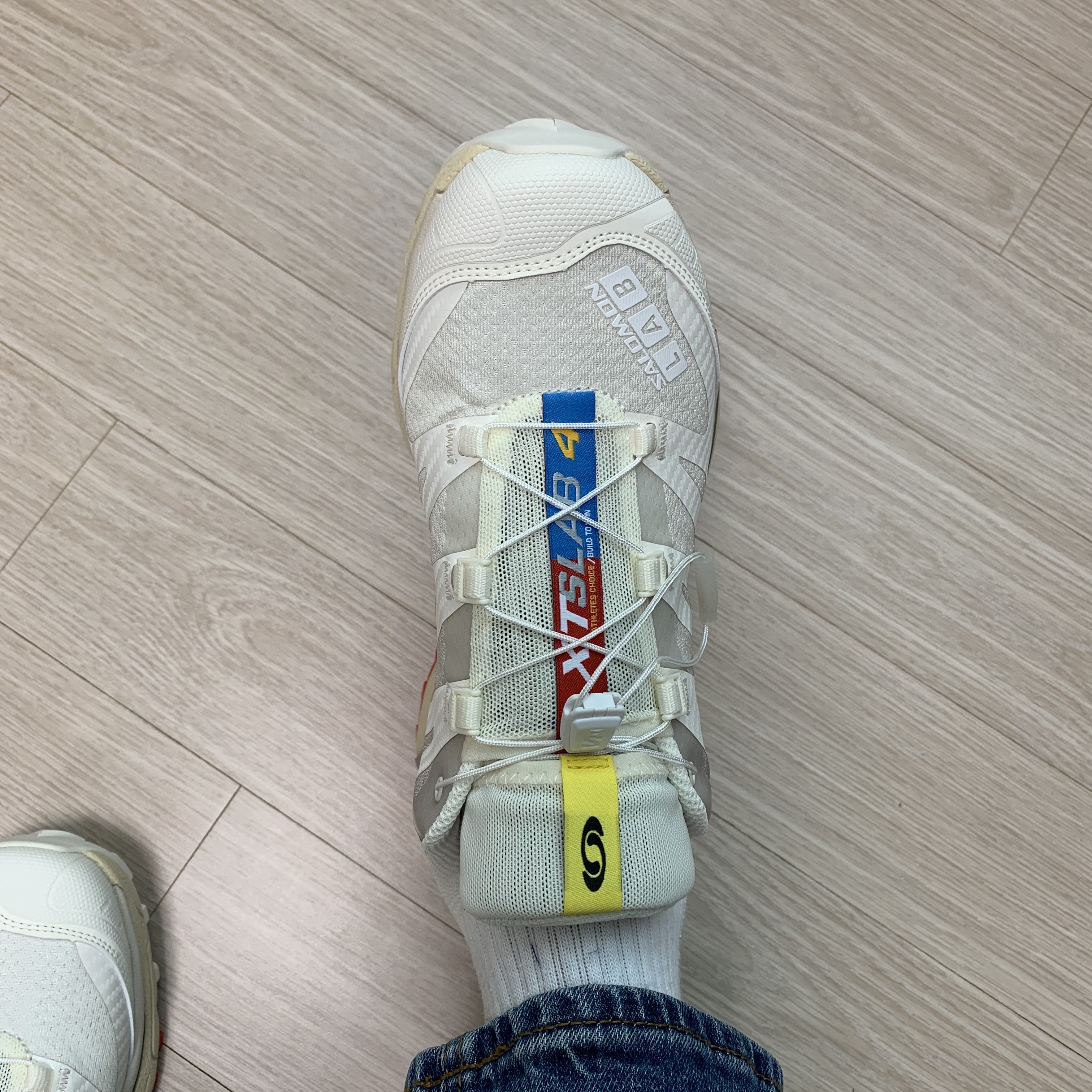 Salomon XT-4 Vanilla Ice 착용 스타일 - 4