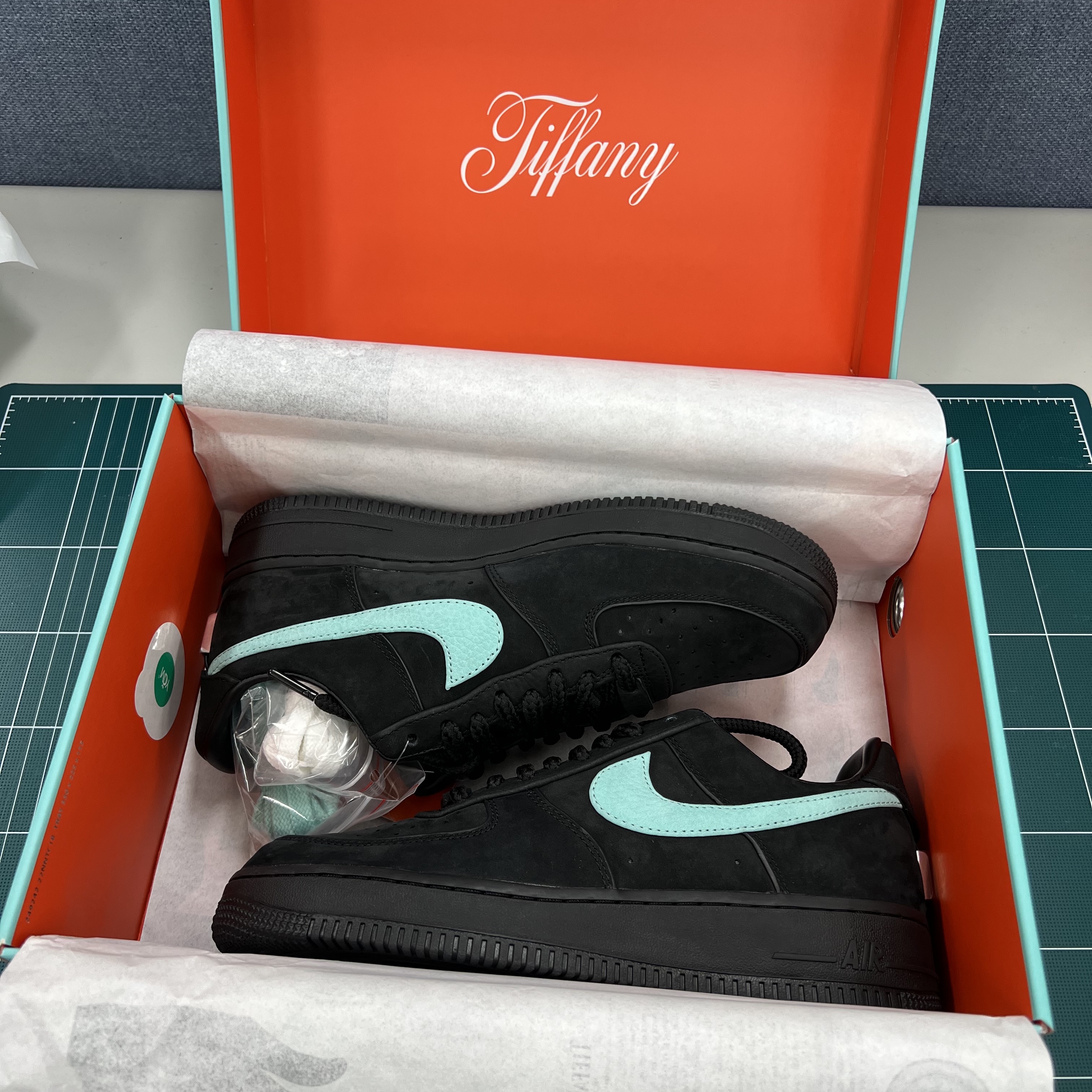 Nike x Tiffany & Co. Air Force 1 Low SP 1837 착용 스타일 - 1