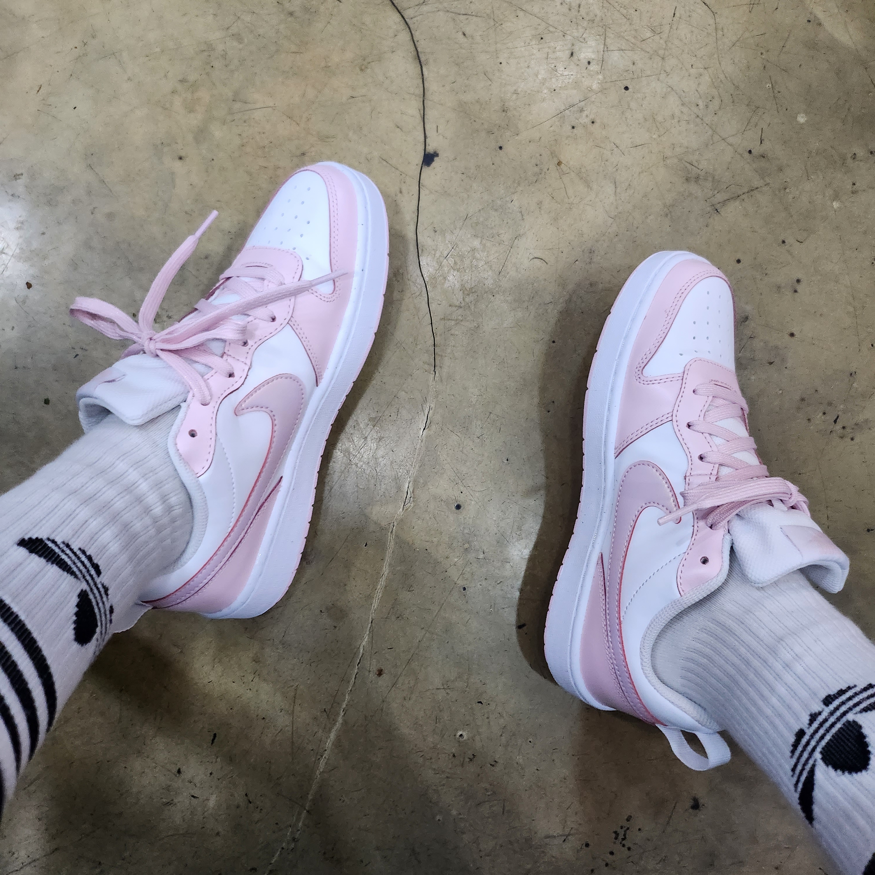 (GS) Nike Court Borough 2 SE White Pink Foam 착용 스타일