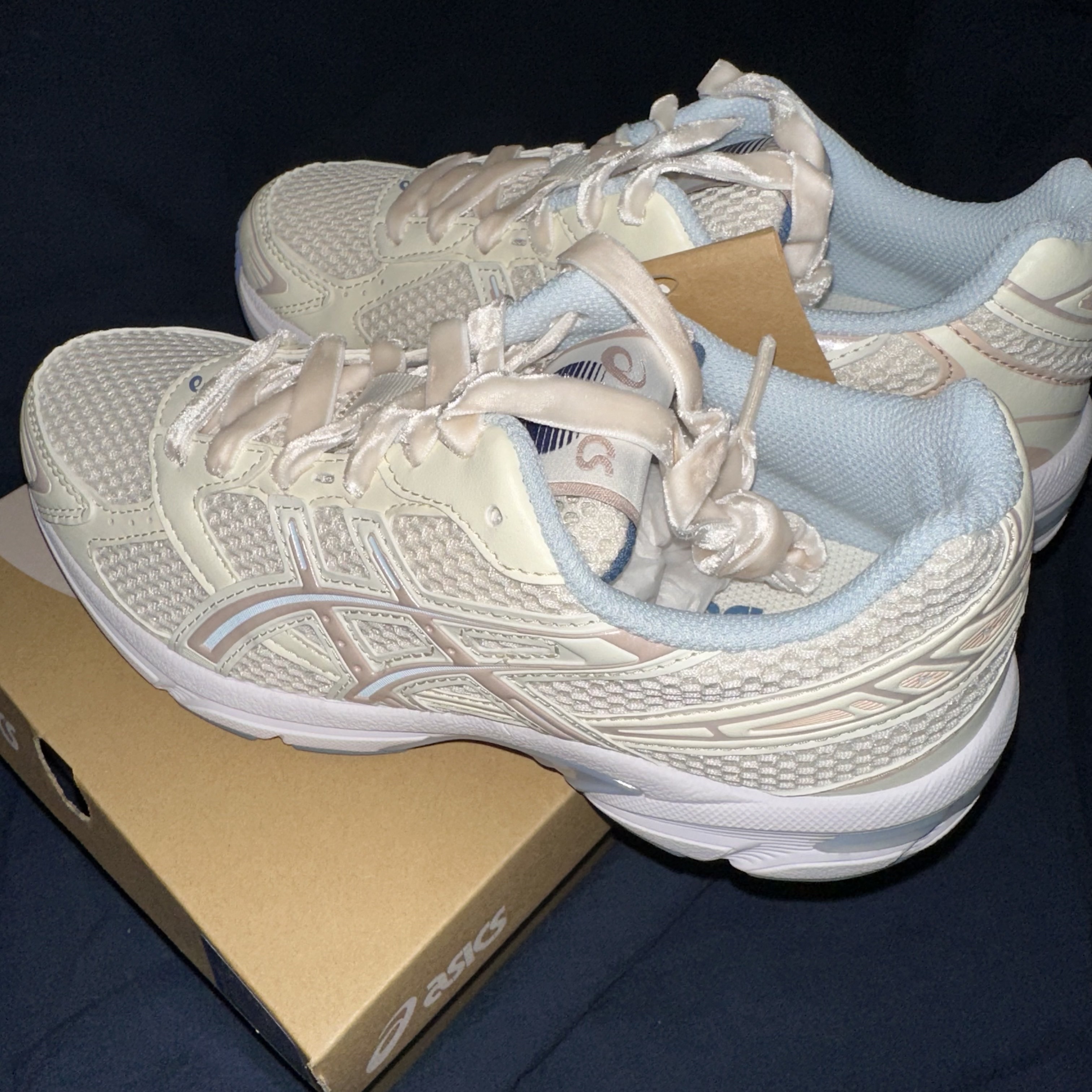 (W) Asics Gel-1130 Birch Mineral Beige 착용 스타일
