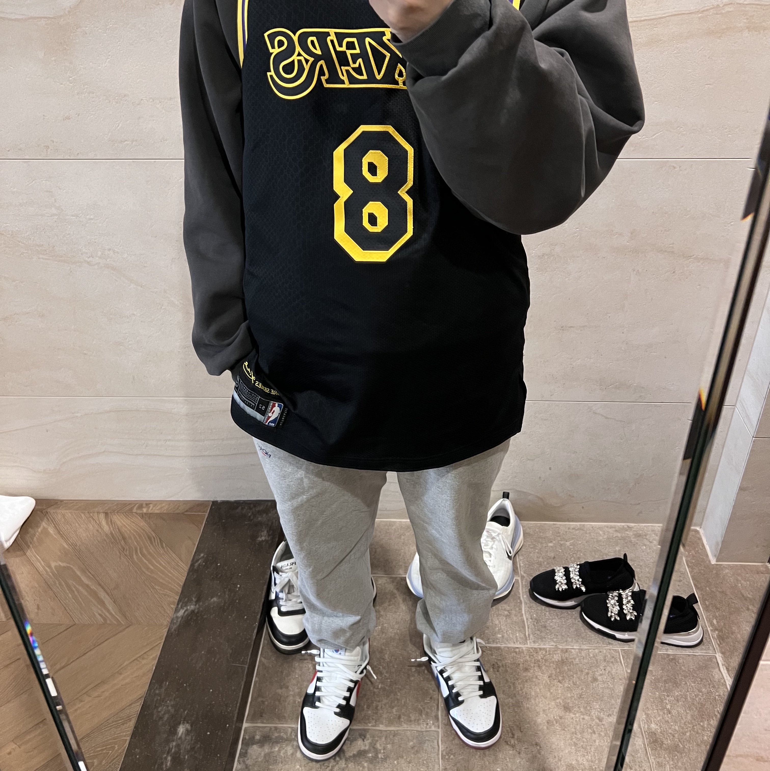 Nike Dunk Low SE Seoul (With Special Gift) 착용 스타일