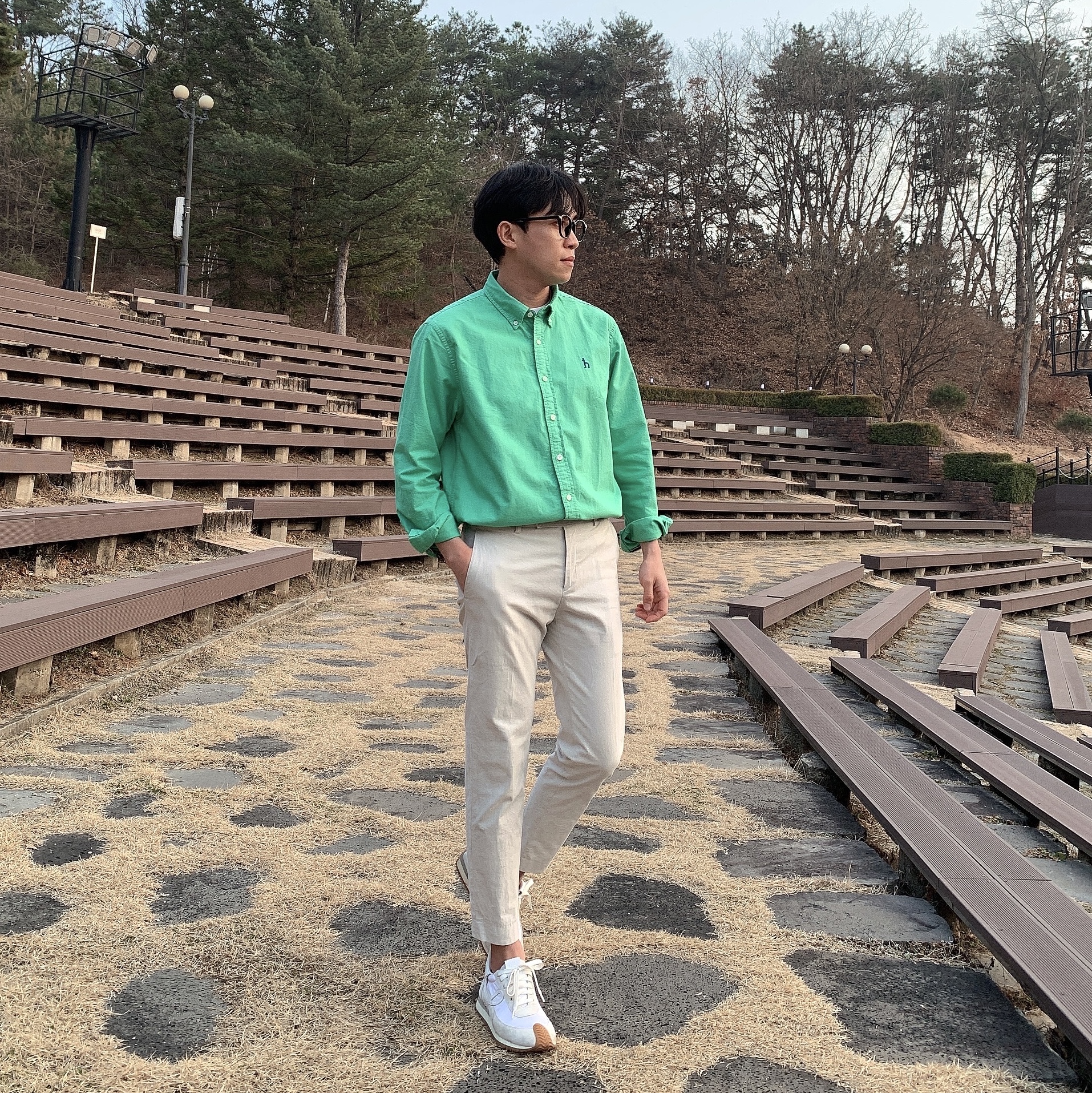 Loewe Flow Runner in Nylon and Suede White 착용 스타일 - 1
