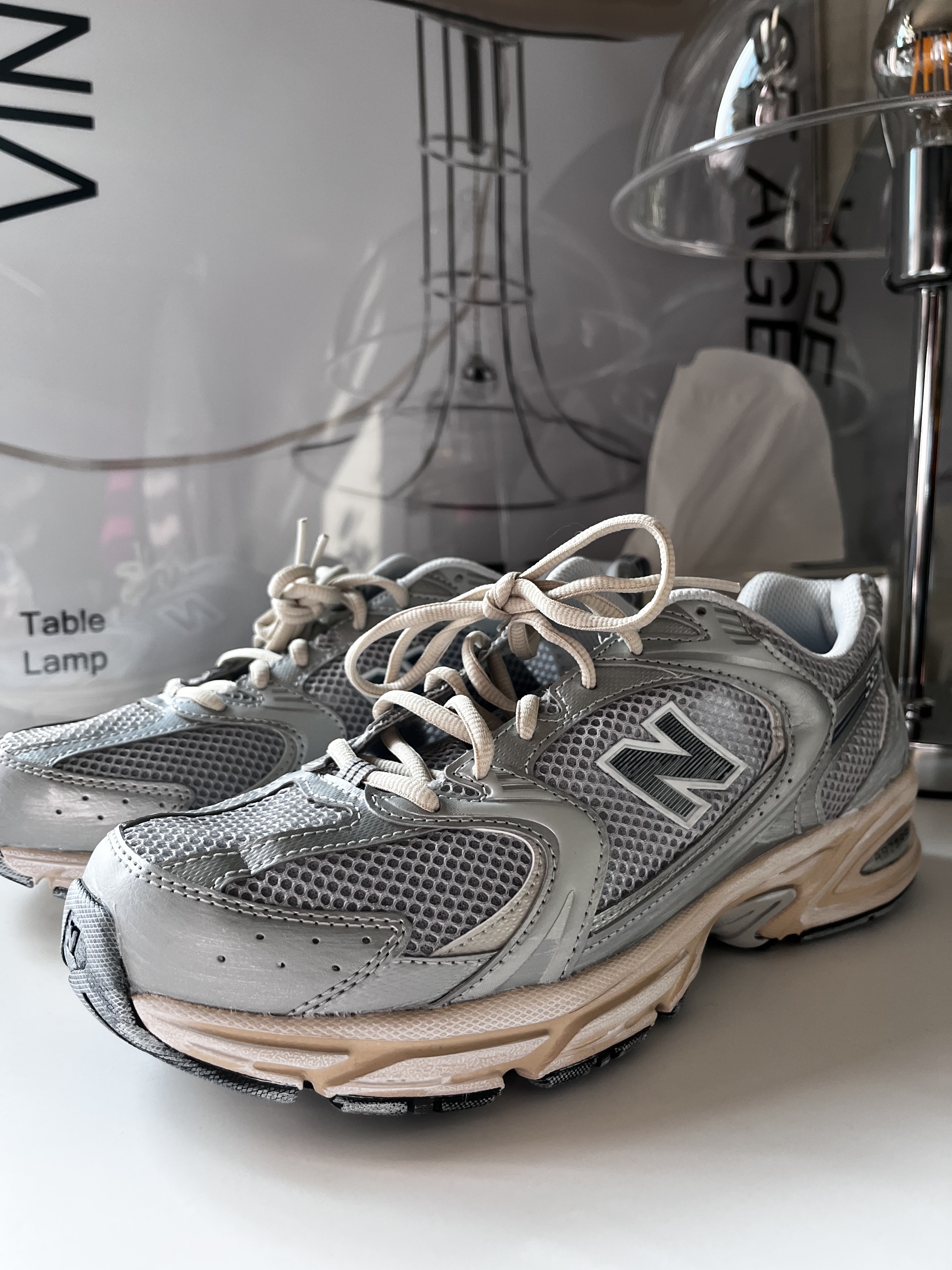 New Balance 530 Vintage Metallic Silver 착용 스타일 - 2