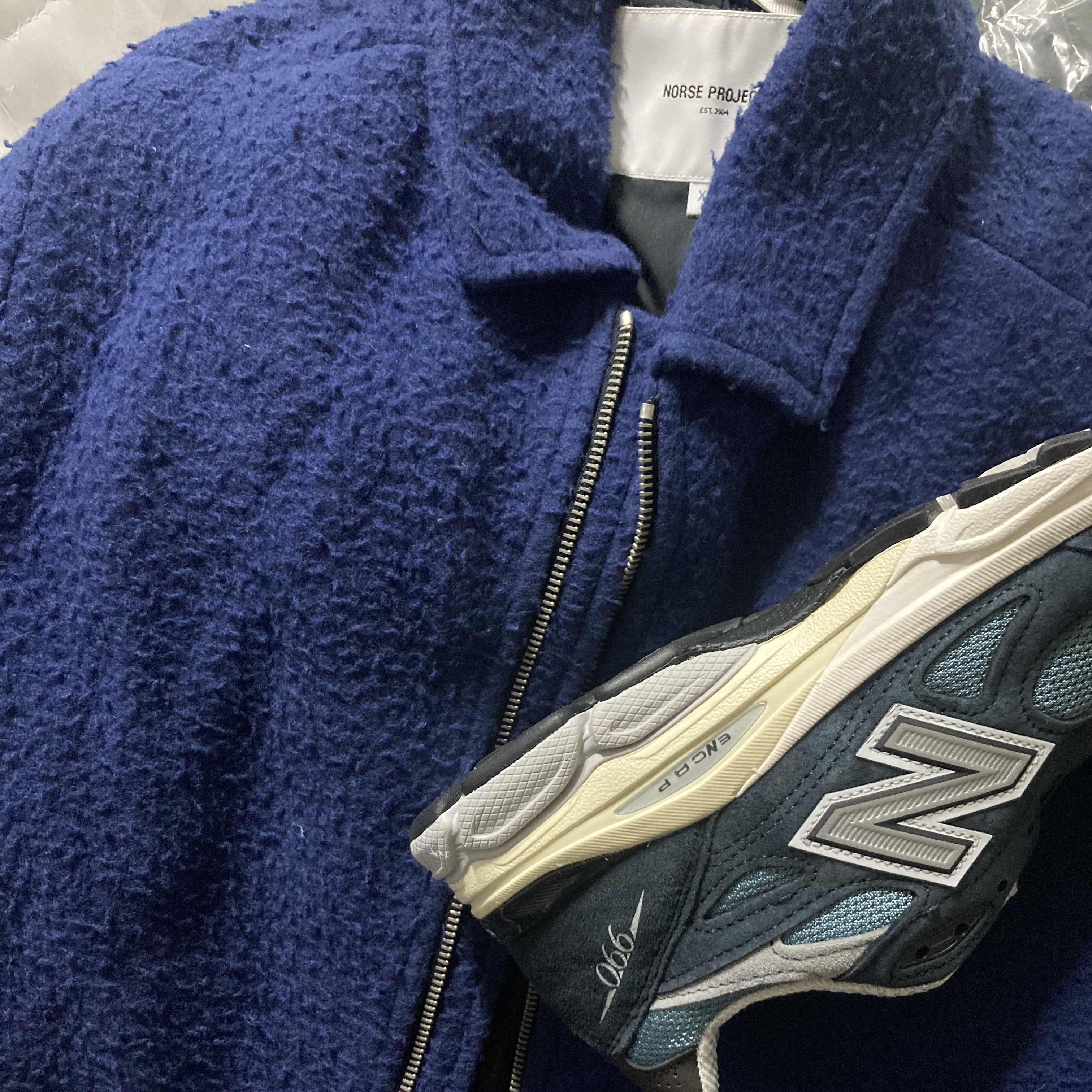 New Balance 990v3 Made in USA Navy Spring Tide 착용 스타일 - 1