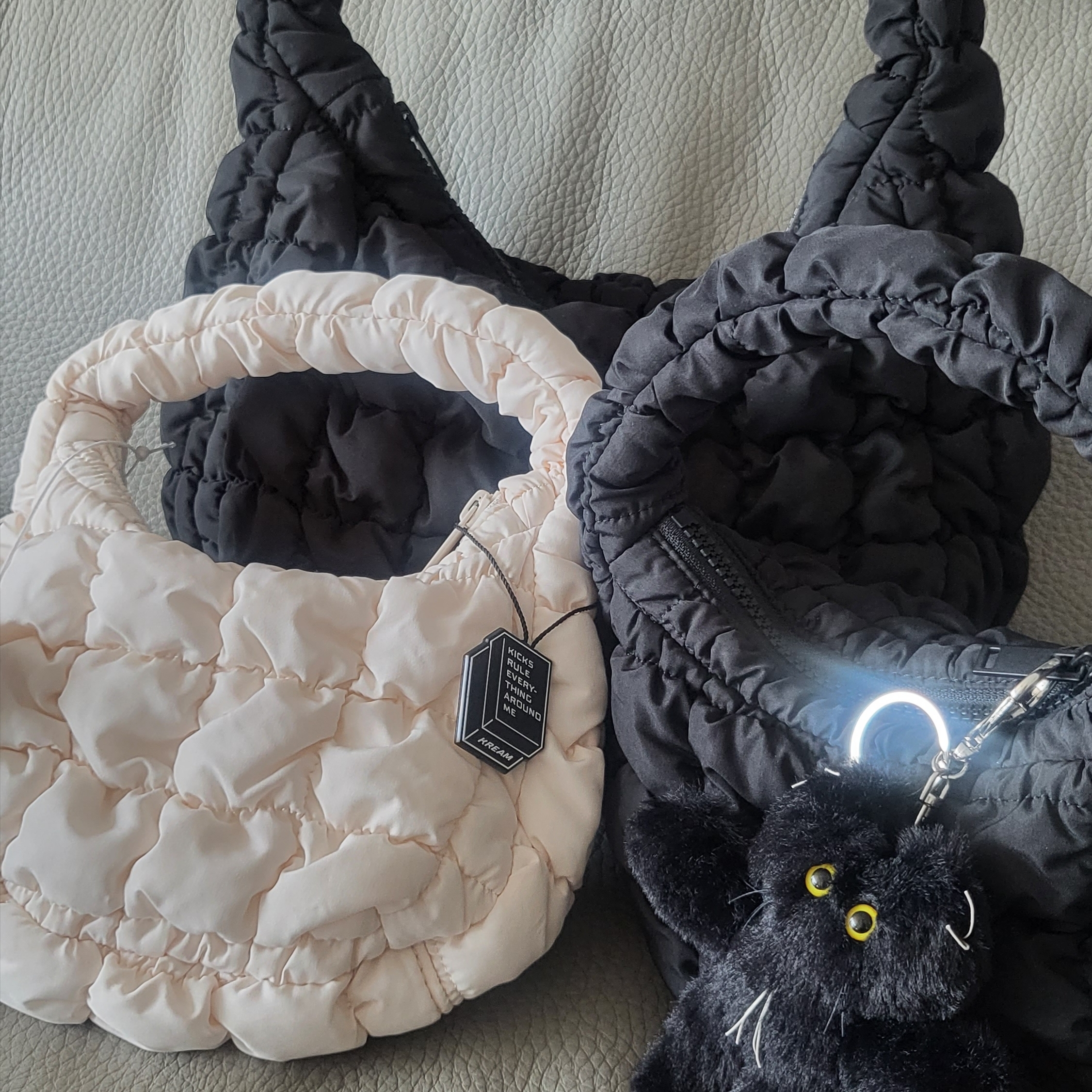 COS Quilted Micro Bag Off White, COS Quilted Micro Bag Black 착용 스타일