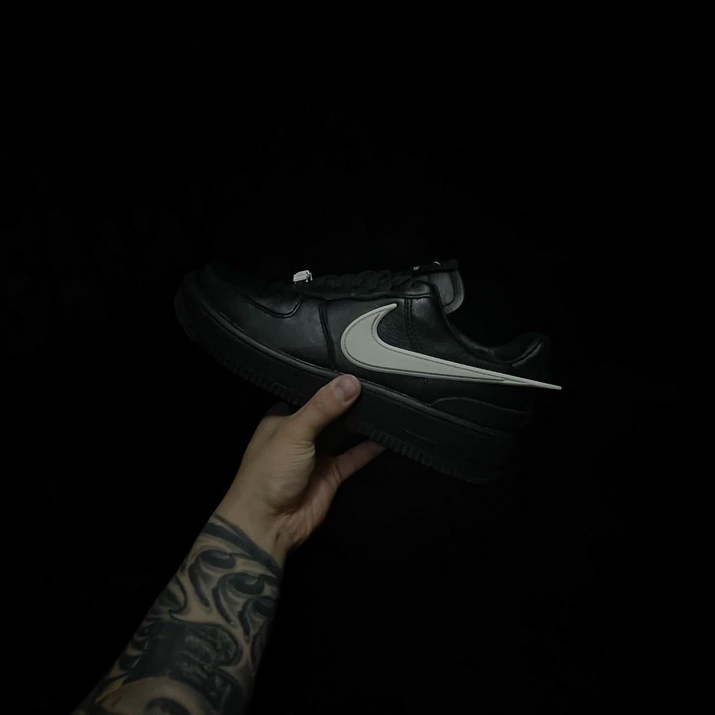 Nike x Ambush Air Force 1 Low SP Black 착용 스타일 - 2