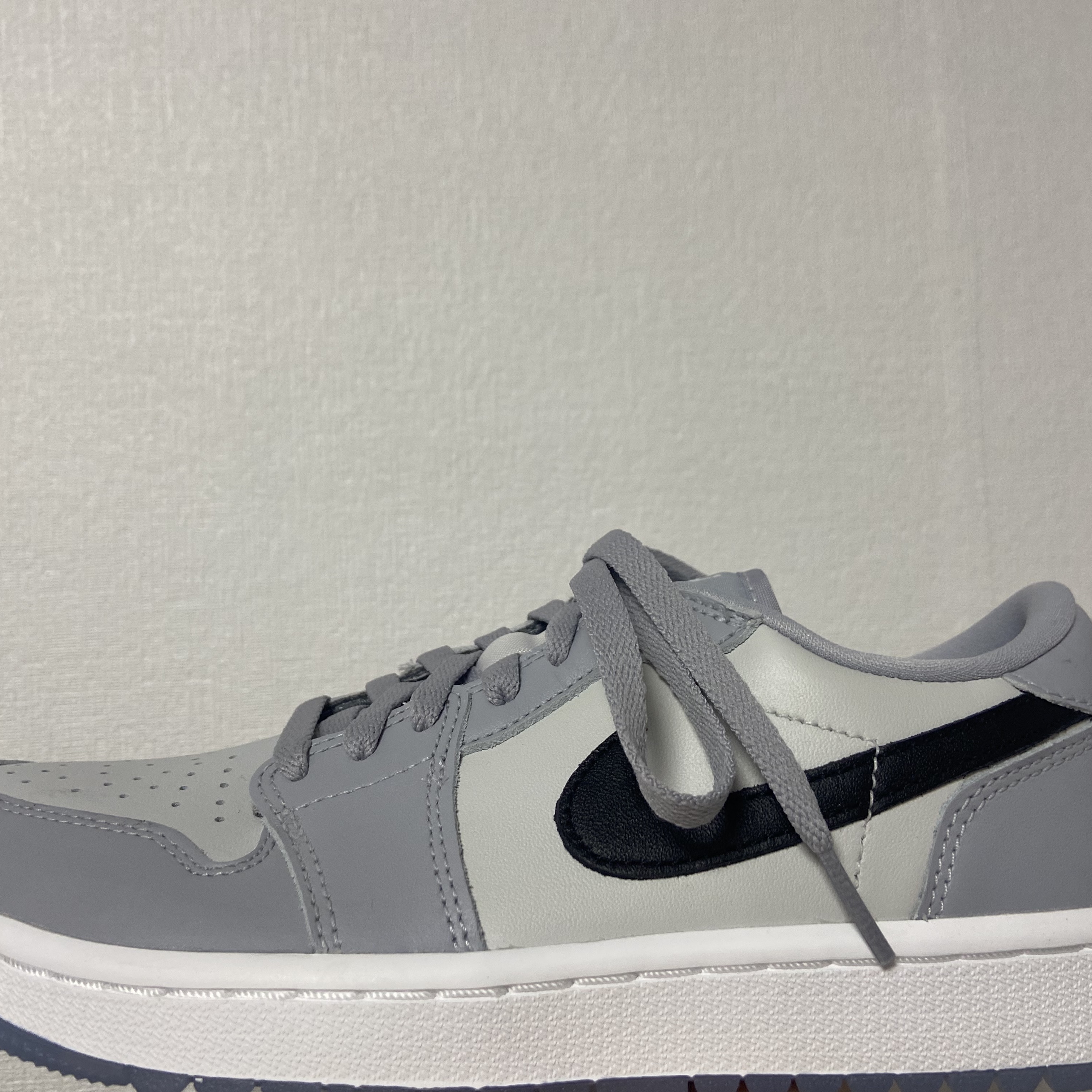 Jordan 1 Low Golf Wolf Grey 착용 스타일 - 2